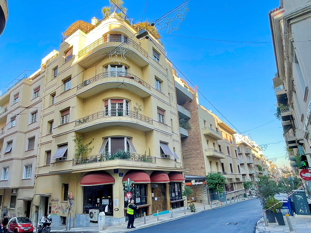 Σπάνιες εικόνες από την πολύβουη οδό Σκουφά στο Κολωνάκι