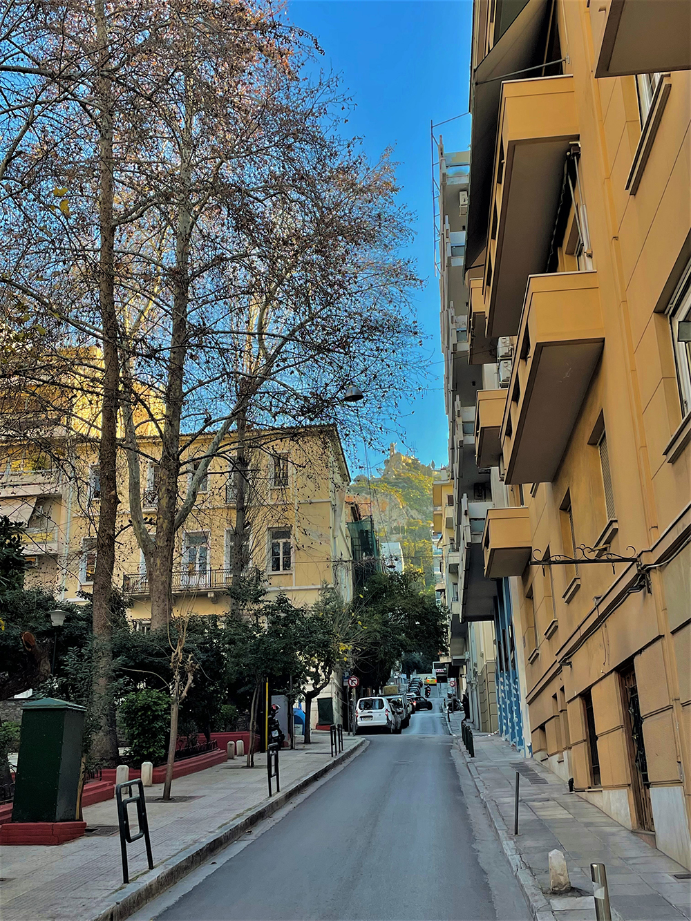 Σπάνιες εικόνες από την πολύβουη οδό Σκουφά στο Κολωνάκι