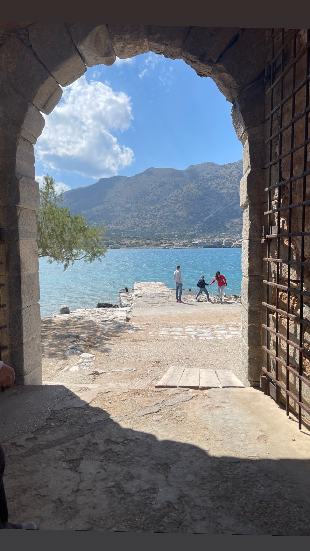 Οδοιπορικό στο χωριό Πλάκα, στη Σπιναλόγκα, εκεί που γυρίστηκε η τηλεοπτική σειρά «Το Νησί»