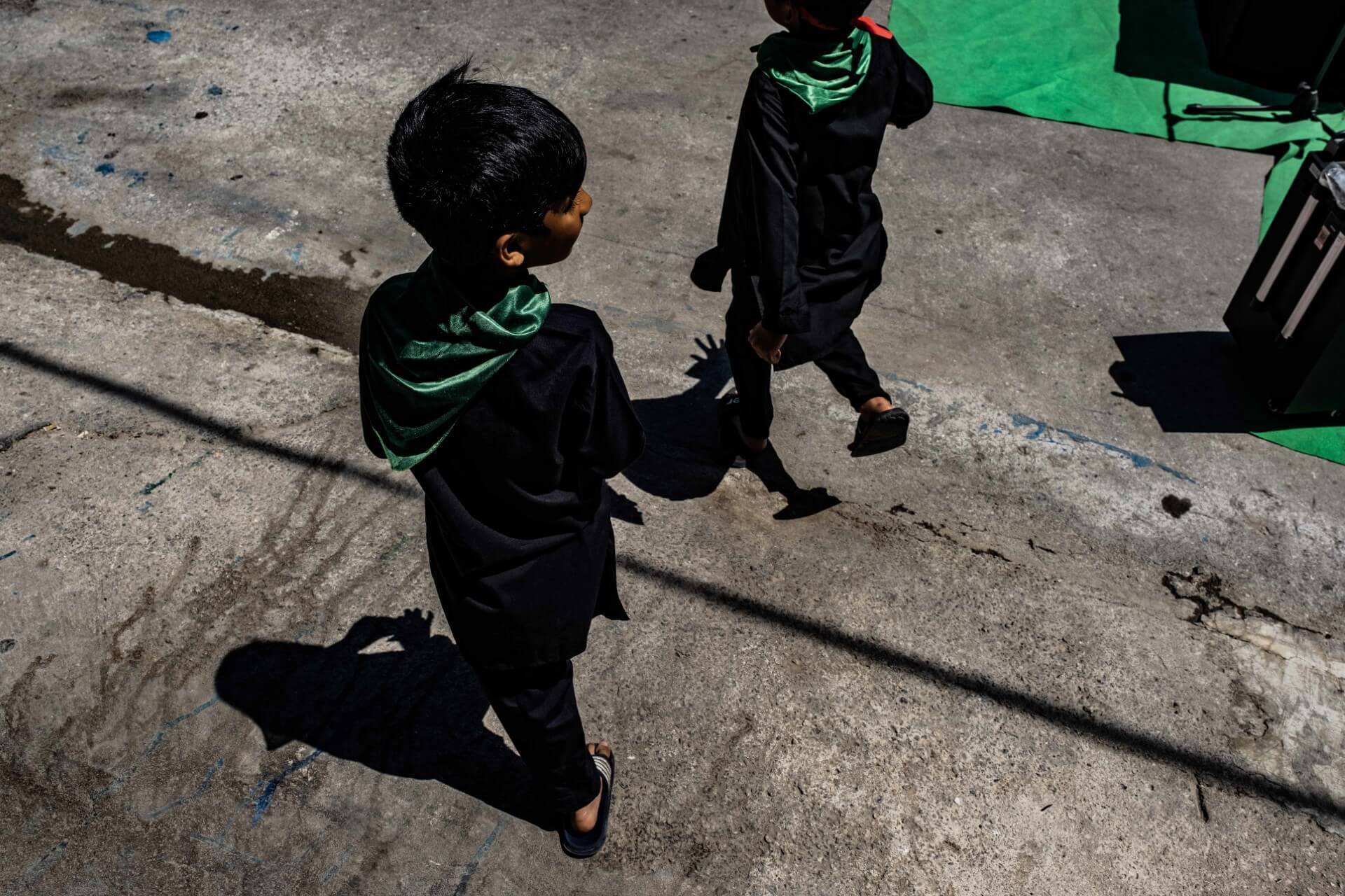 Ασούρα: To αυτομαστίγωμα των Σιιτών Μουσουλμάνων στον Πειραιά μέσα από τον φακό του Τάσου Βρεττού