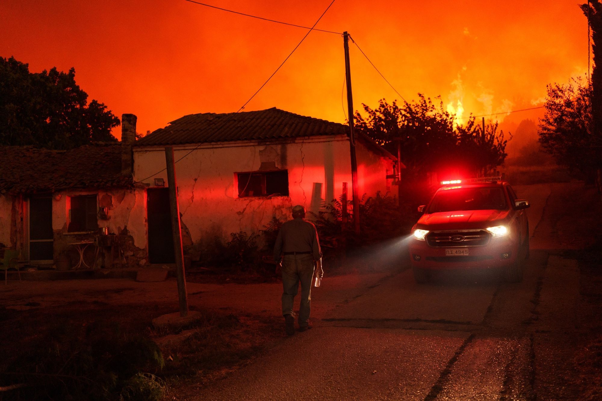 Μάχη με τις φλόγες στην Αλεξανδρούπολη ©Konstantinos Tsakalidis / SOOC
