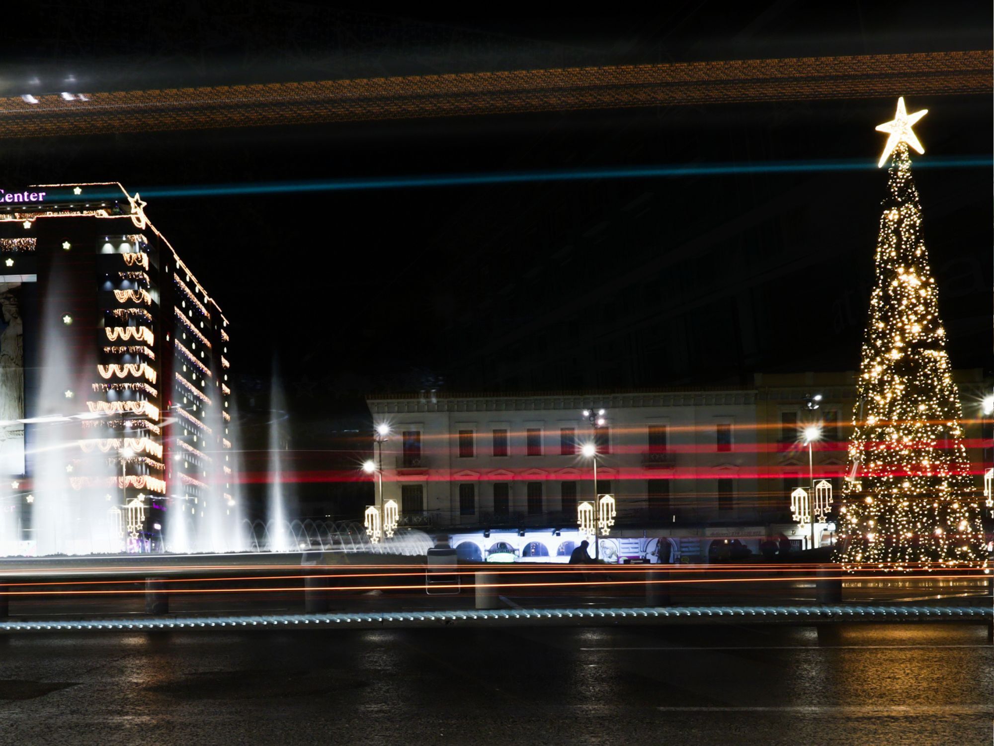 Η στολισμένη για τα Χριστούγεννα Αθήνα 