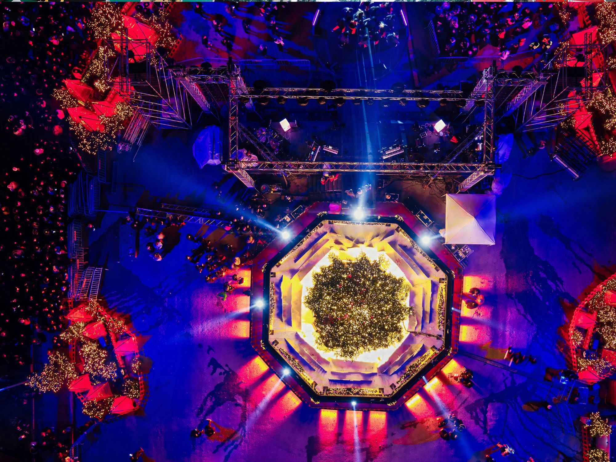 Η στολισμένη Θεσσαλονίκη από ψηλά