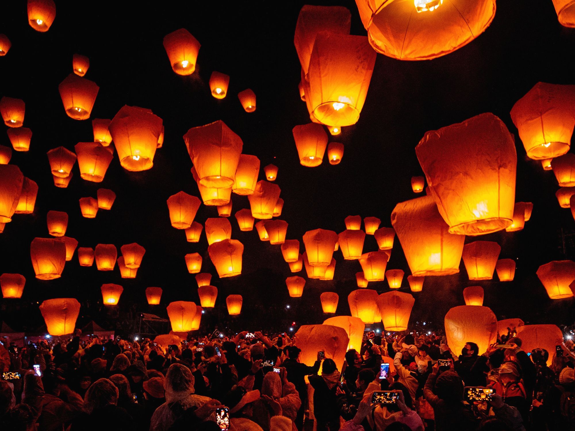 Φαναράκια απελευθερώνονται στη Νέα Ταϊπέι της Ταϊβάν 