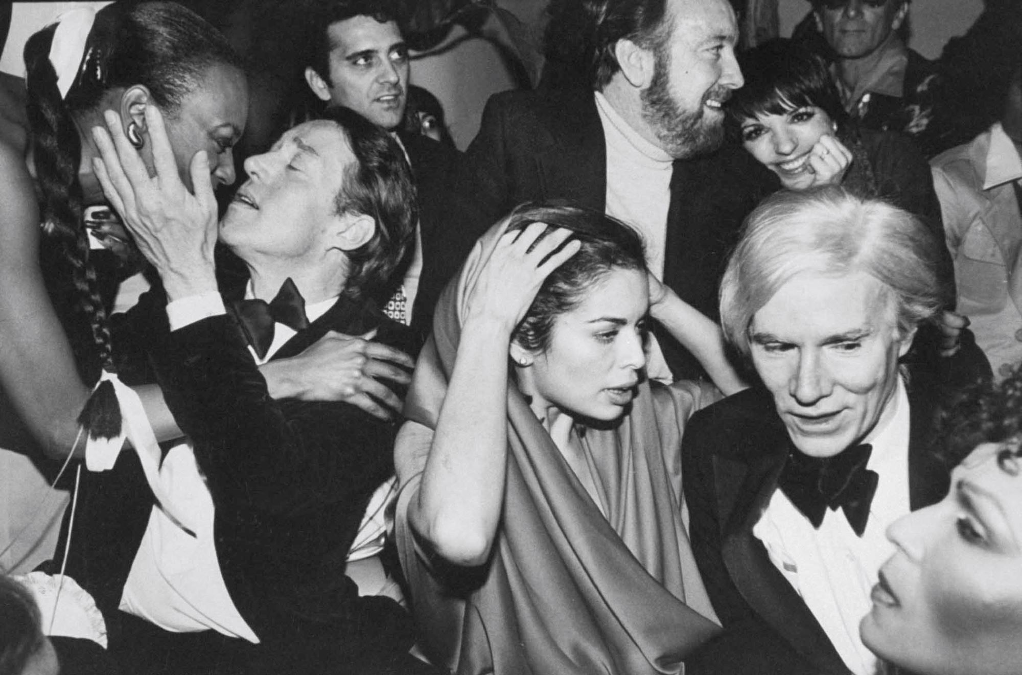 Halston, Bianca Jagger, Jack Haley Jr., Liza Minnelli και Andy Warhol στο Πρωτοχρονιάτικο πάρτι του Studio 54, το 1978