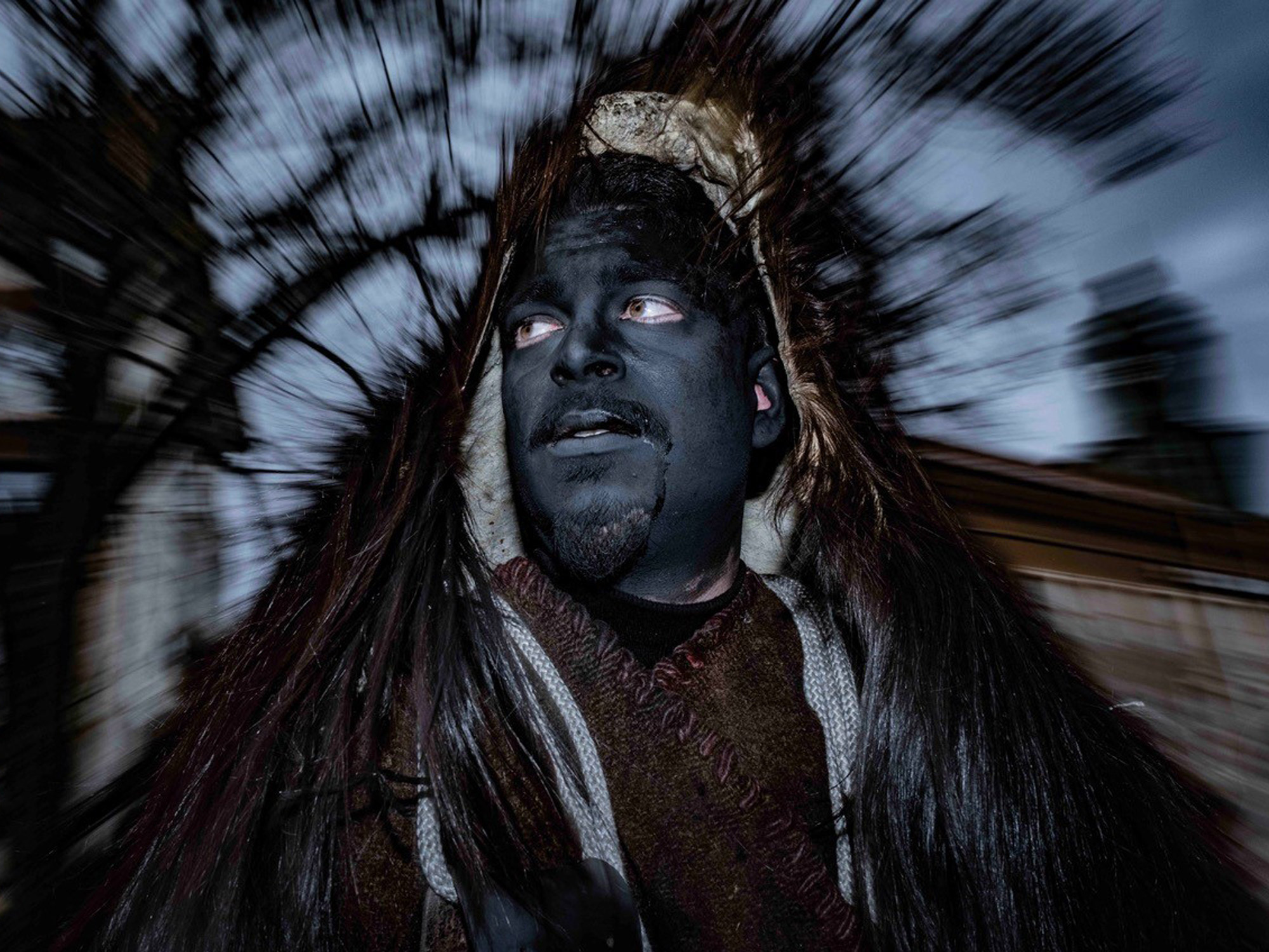 Surva Festival: Ένα Photo Story του Τάσσου Βρετού από την καρναβαλική γιορτή στη Βουλγαρία