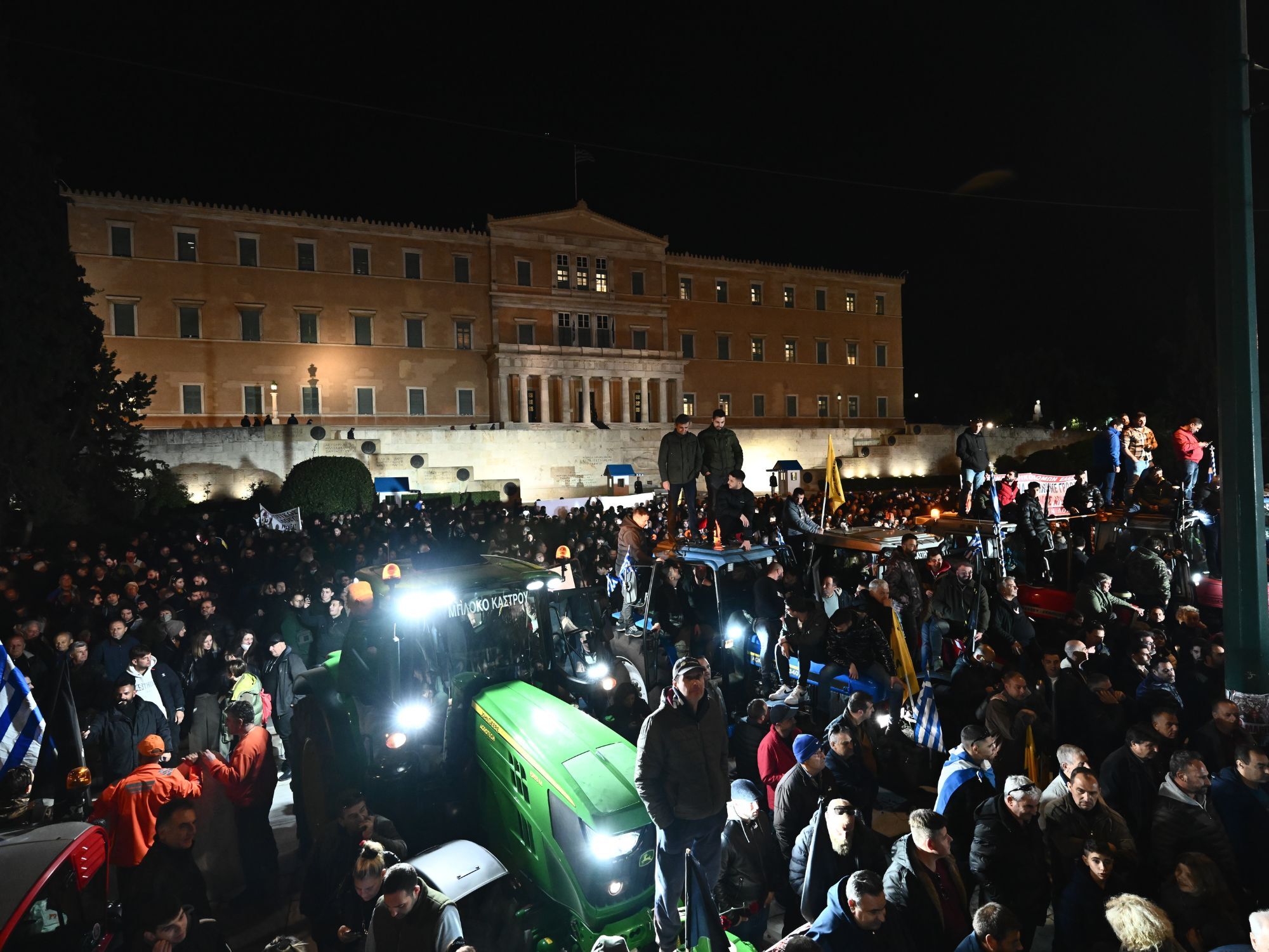 Χιλιάδες κόσμου στο συλλαλητήριο των αγροτών στο Σύνταγμα