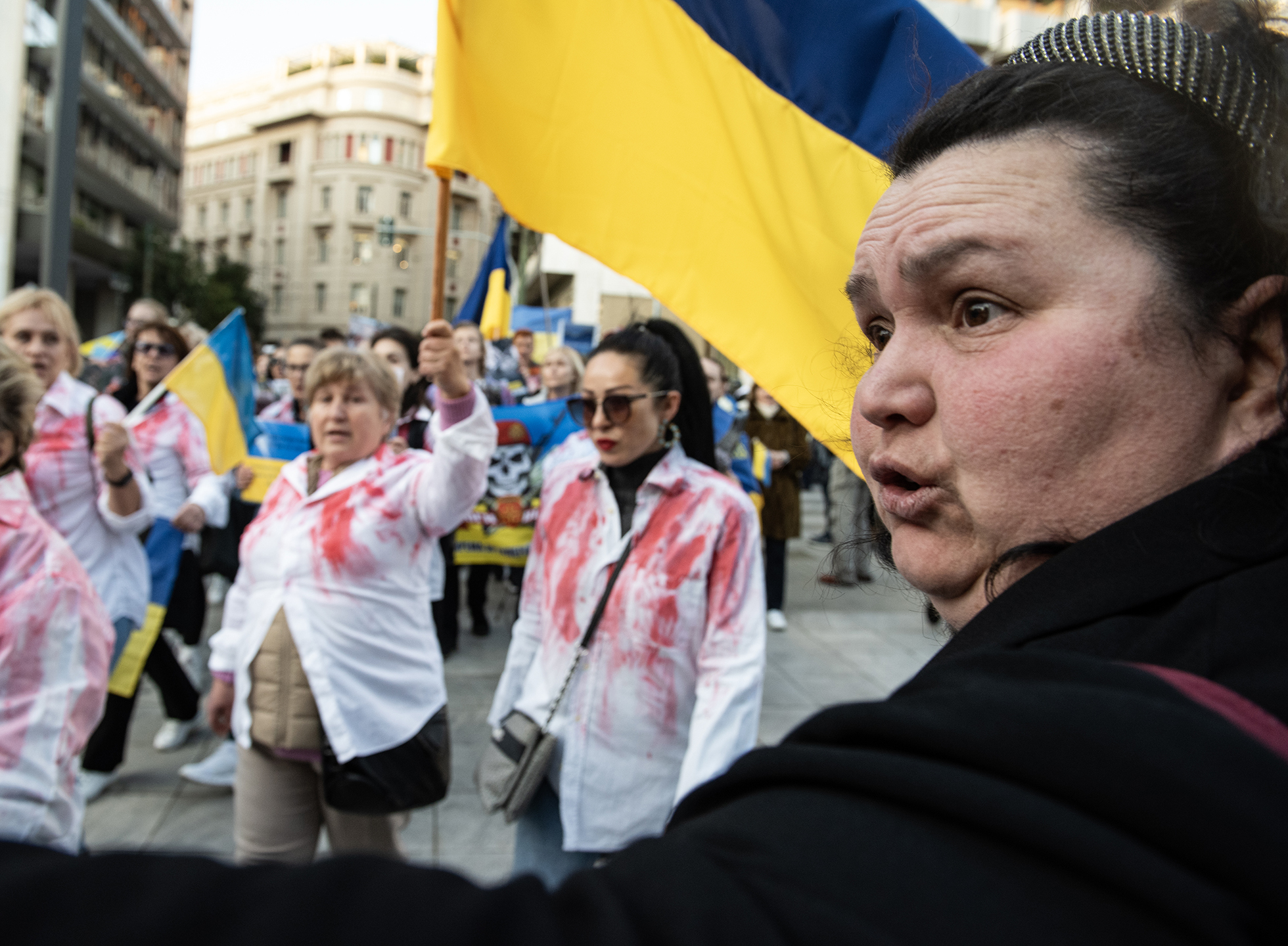 Δύο χρόνια από τη ρωσική εισβολή στην Ουκρανία: Φωτορεπορτάζ από την ειρηνική πορεία υποστήριξης της Ουκρανίας στην Αθήνα