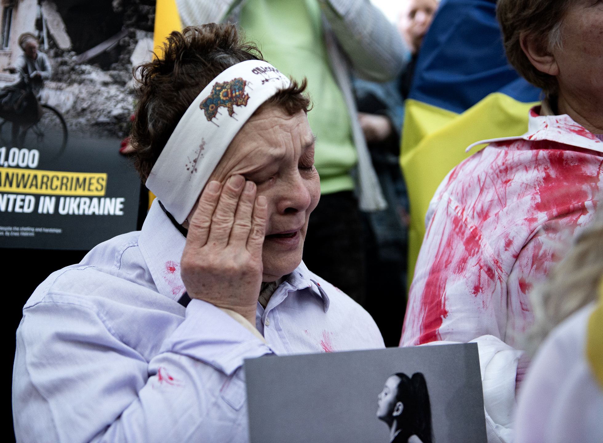 Δύο χρόνια από τη ρωσική εισβολή στην Ουκρανία: Φωτορεπορτάζ από την ειρηνική πορεία υποστήριξης της Ουκρανίας στην Αθήνα