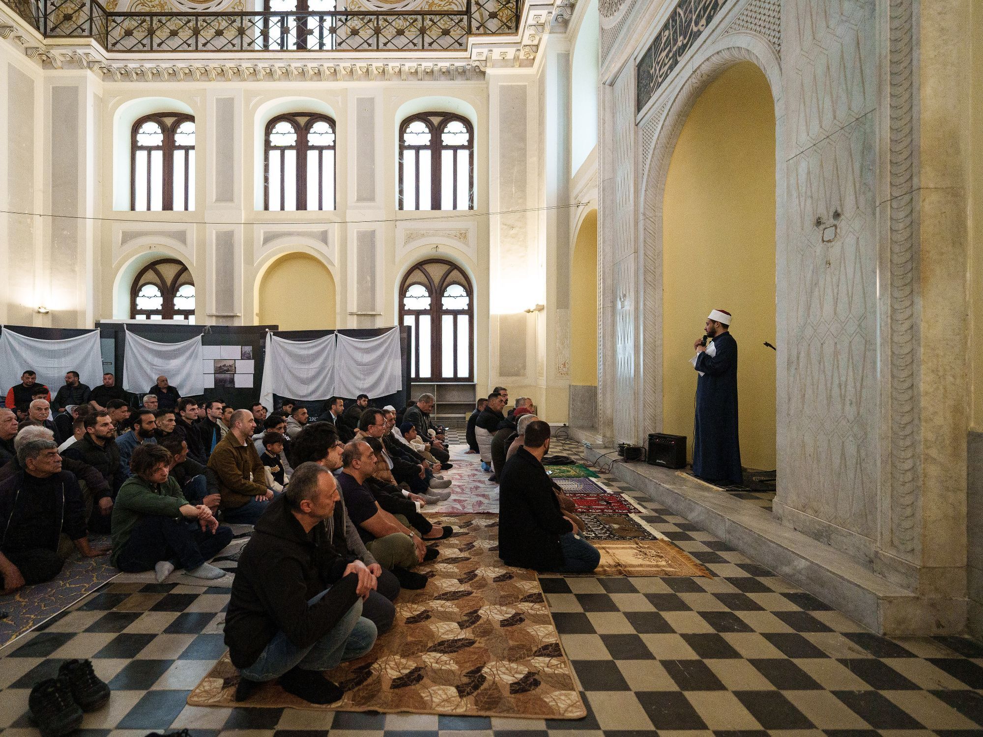 Προσευχή μουσουλμάνων για τον εορτασμό της Λύσης της Νηστείας του Ραμαζανίου (Εΐντ αλ-Φιτρ) στο Γενί Τζαμί της Θεσσαλονίκης