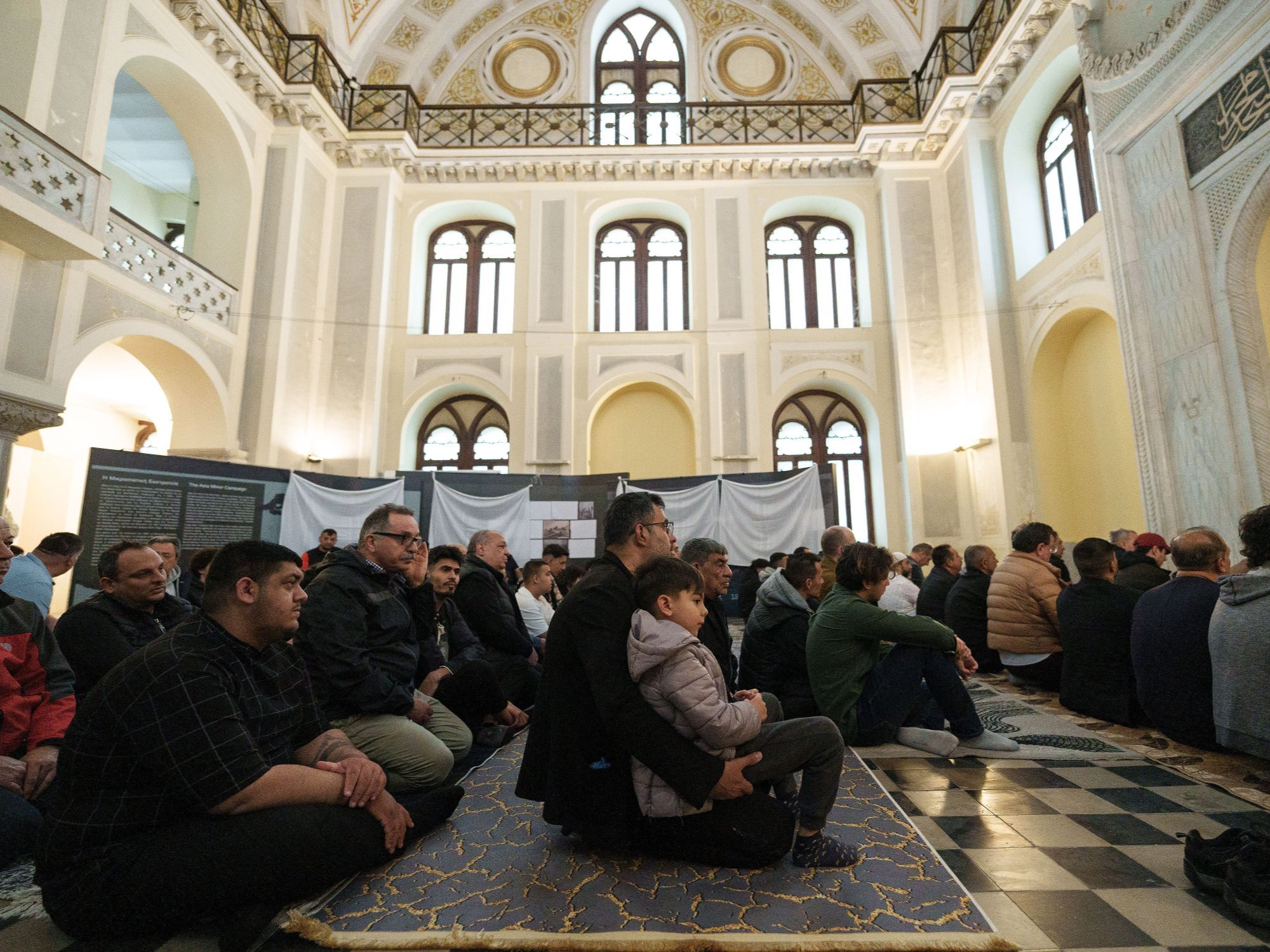 Προσευχή μουσουλμάνων για τον εορτασμό της Λύσης της Νηστείας του Ραμαζανίου (Εΐντ αλ-Φιτρ) στο Γενί Τζαμί της Θεσσαλονίκης