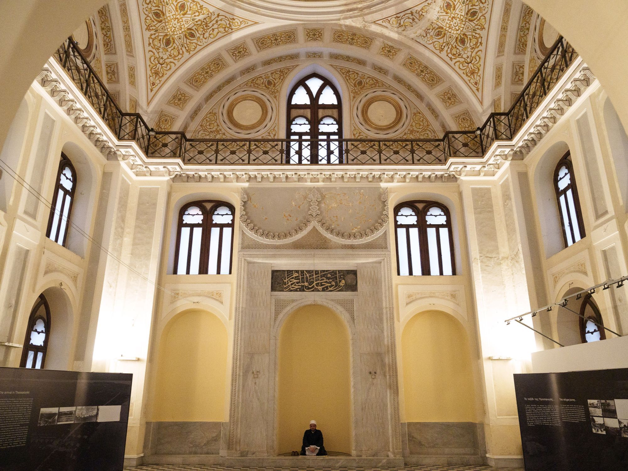 Προσευχή μουσουλμάνων για τον εορτασμό της Λύσης της Νηστείας του Ραμαζανίου (Εΐντ αλ-Φιτρ) στο Γενί Τζαμί της Θεσσαλονίκης