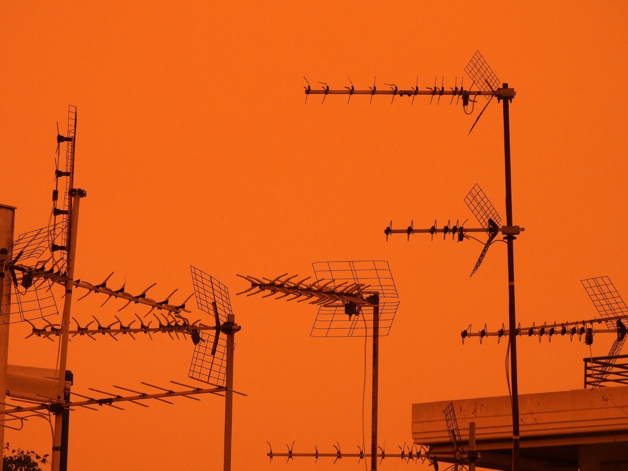 Απόκοσμες εικόνες από την αφρικανική σκόνη στην Αθήνα 