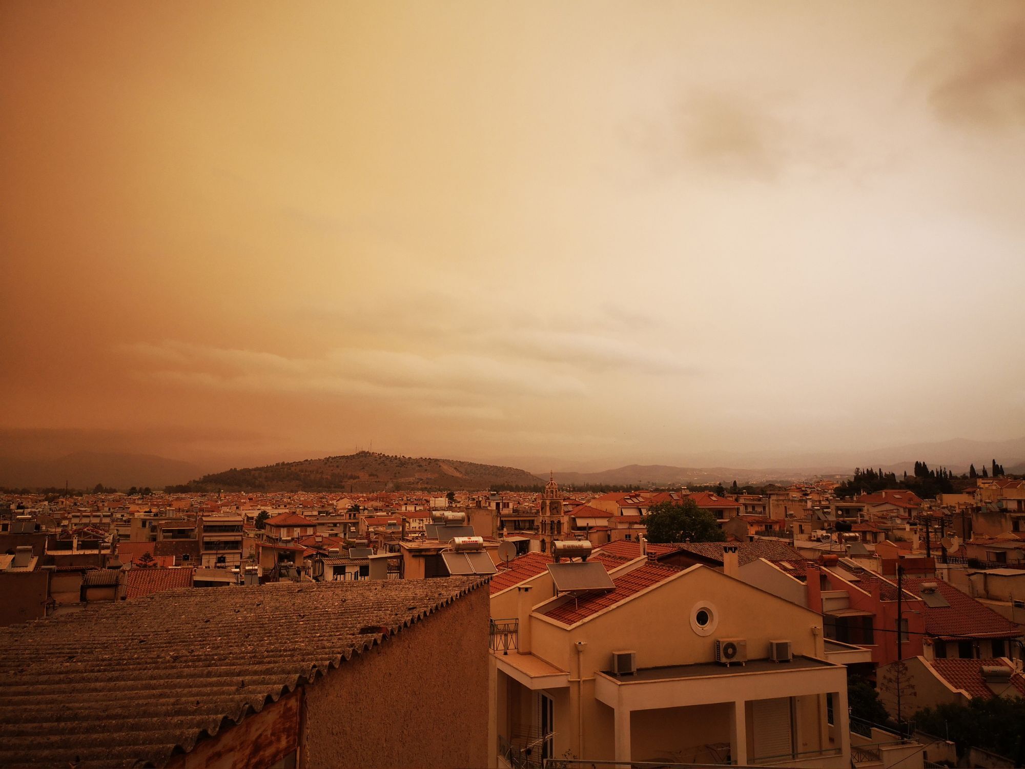 Το Ναύπλιο καλυμένο από την αφρικανική σκόνη 