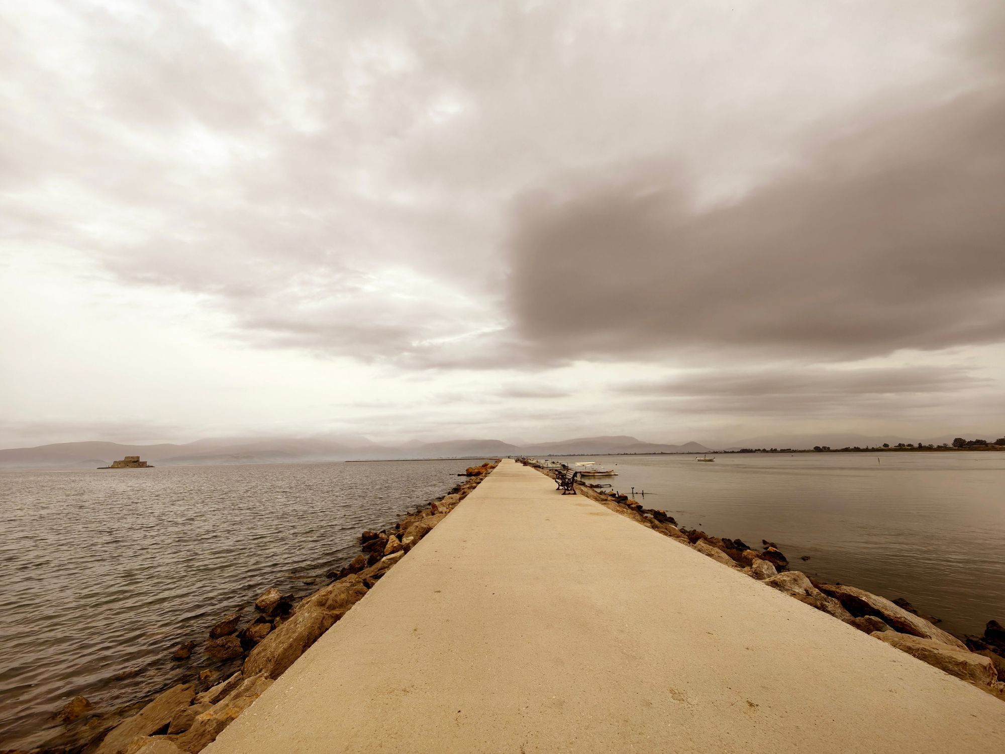 Το Ναύπλιο καλυμένο από την αφρικανική σκόνη