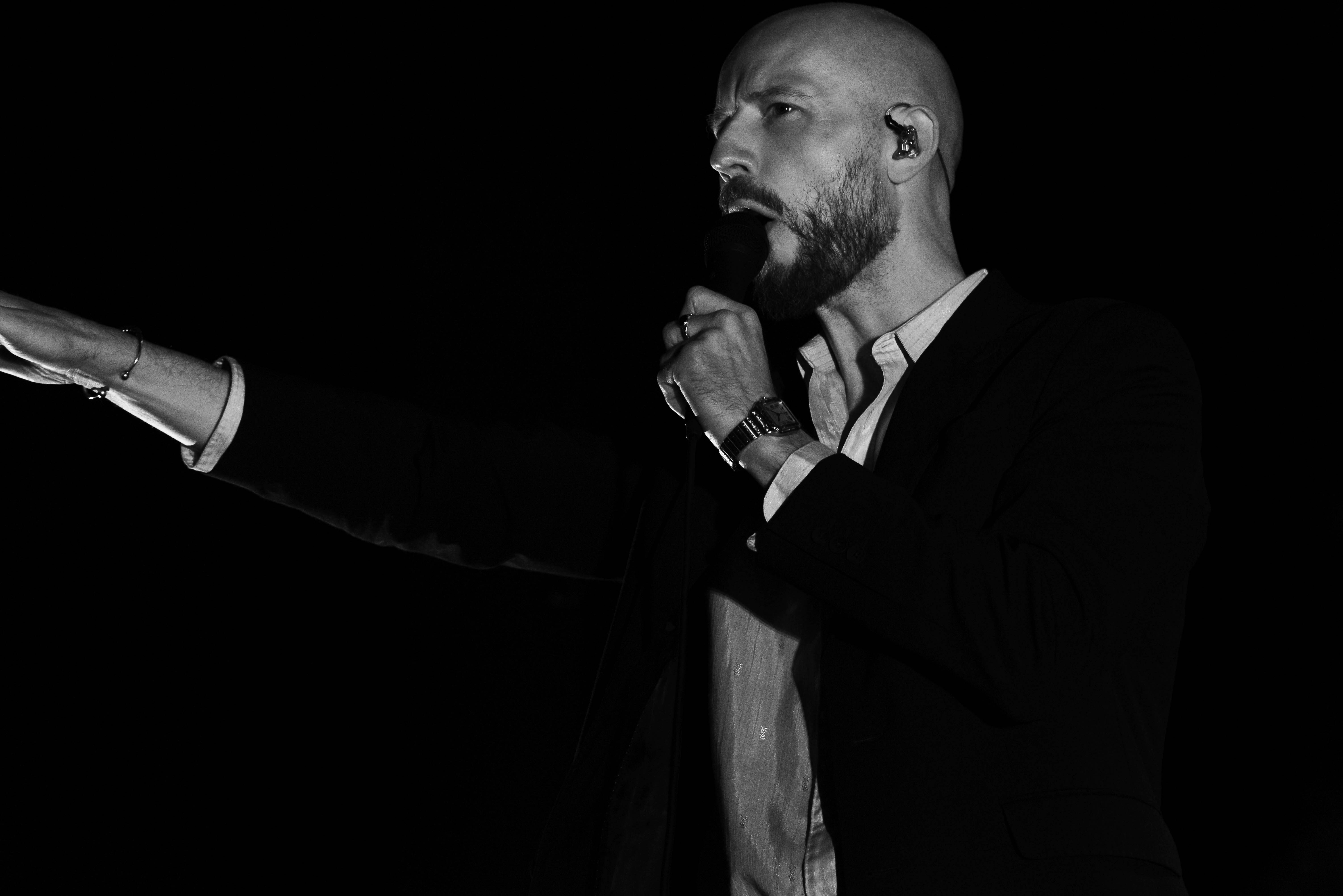 Sivert Høyem: Ανταπόκριση από τη συναυλία στο Floyd σε 30 εικόνες του φωτογράφου Πέτρου Νικόλτσου