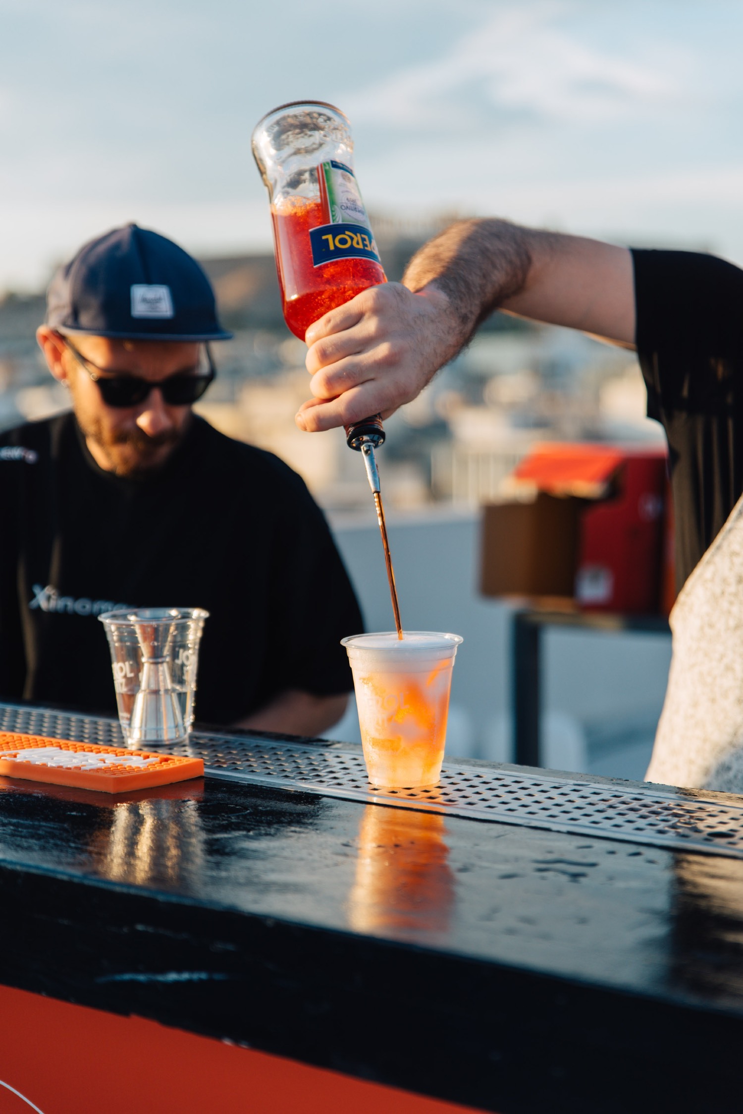 Voice 102.5: Μουσική, ποτό και τέχνη στους ορόφους του ΕΜΣΤ