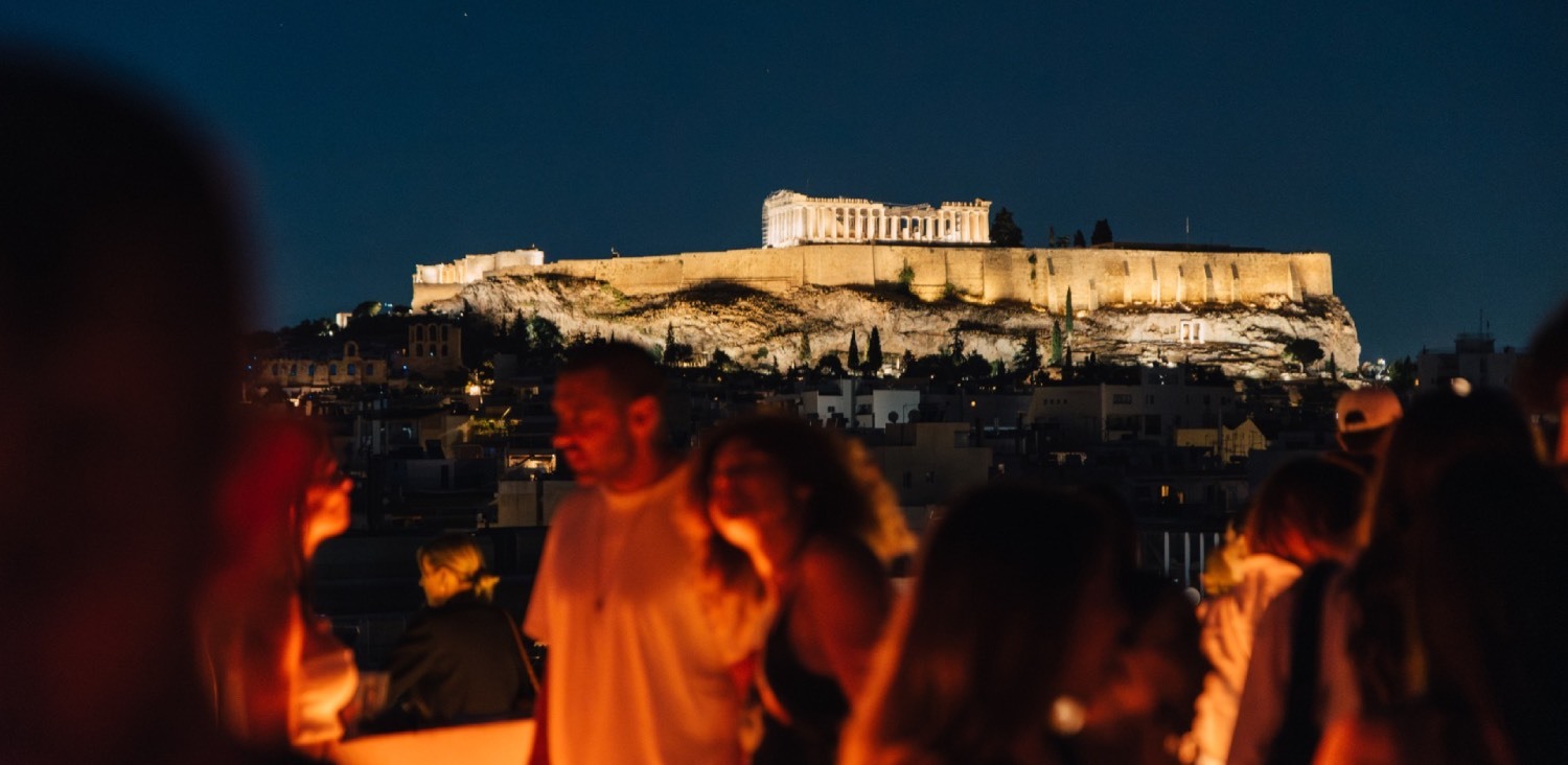 Voice 102.5: Μουσική, ποτό και τέχνη στους ορόφους του ΕΜΣΤ