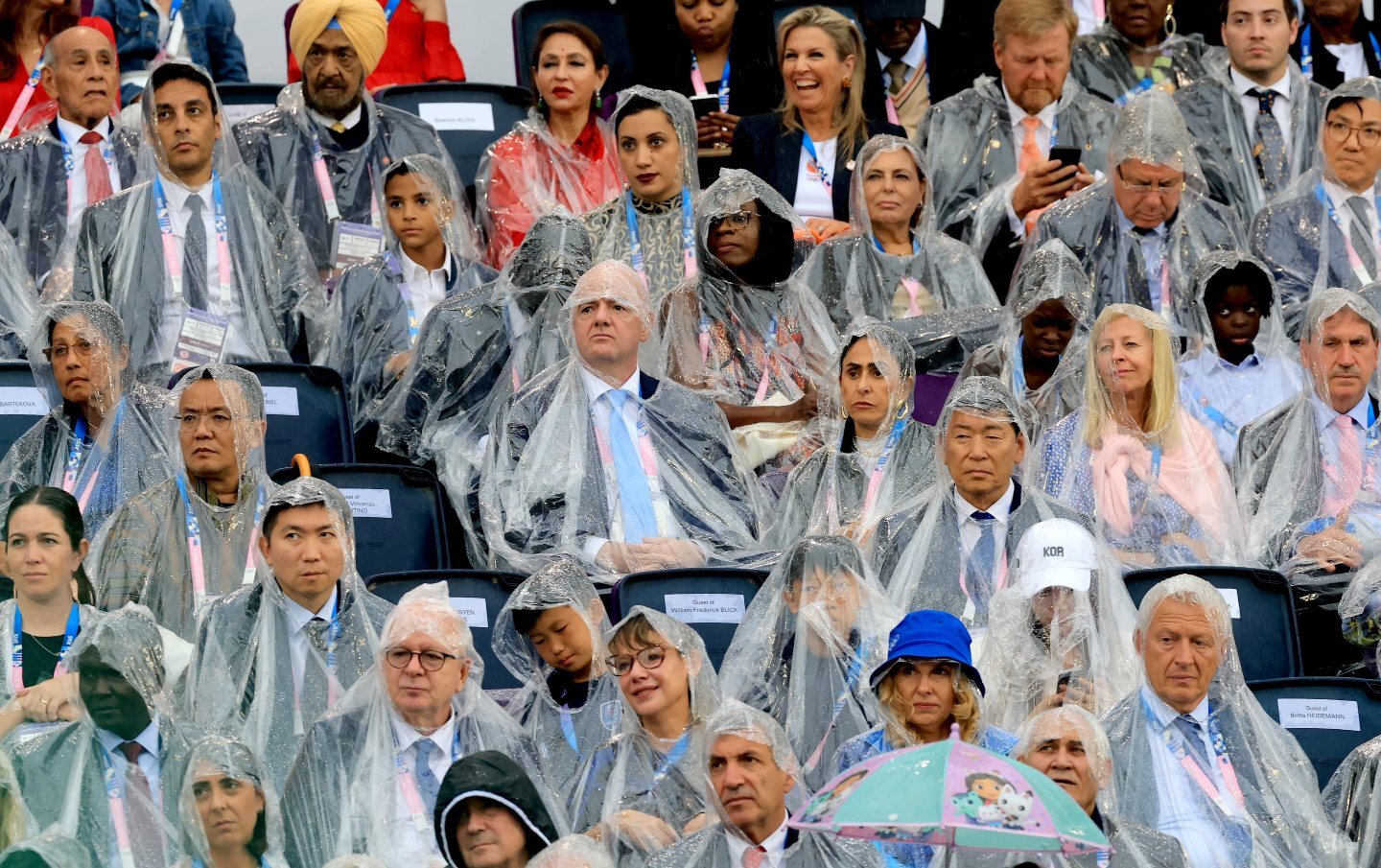 Πολλή βροχή πολύ χρώμα στην Τελετή Έναρξης των ΟΑ στο Παρίσι