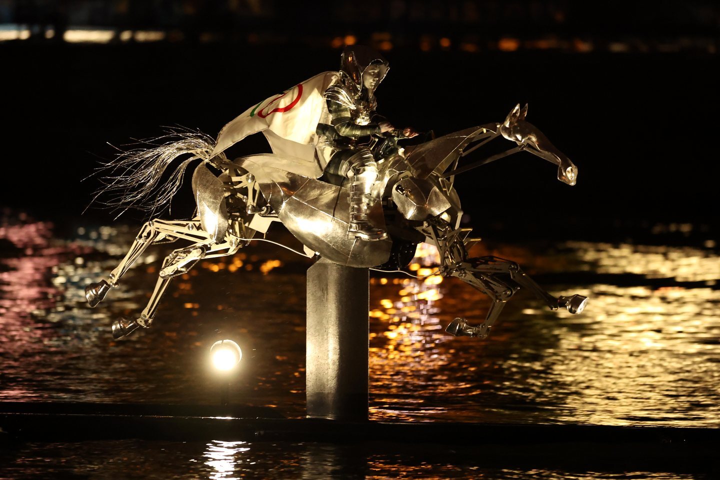 Πολλή βροχή πολύ χρώμα στην Τελετή Έναρξης των ΟΑ στο Παρίσι