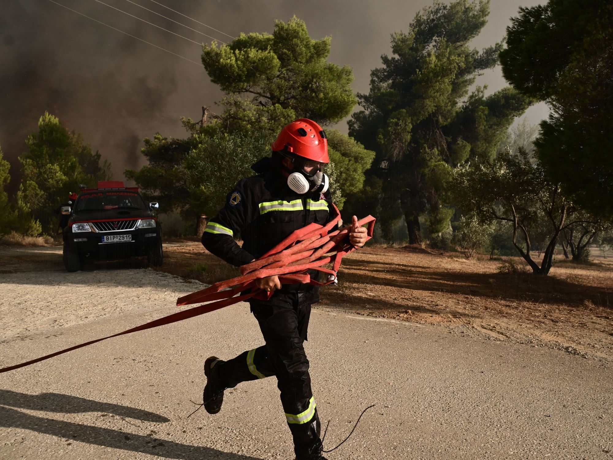 Ο αγώνας των πυροσβεστών για συνεχόμενα 24ώρα