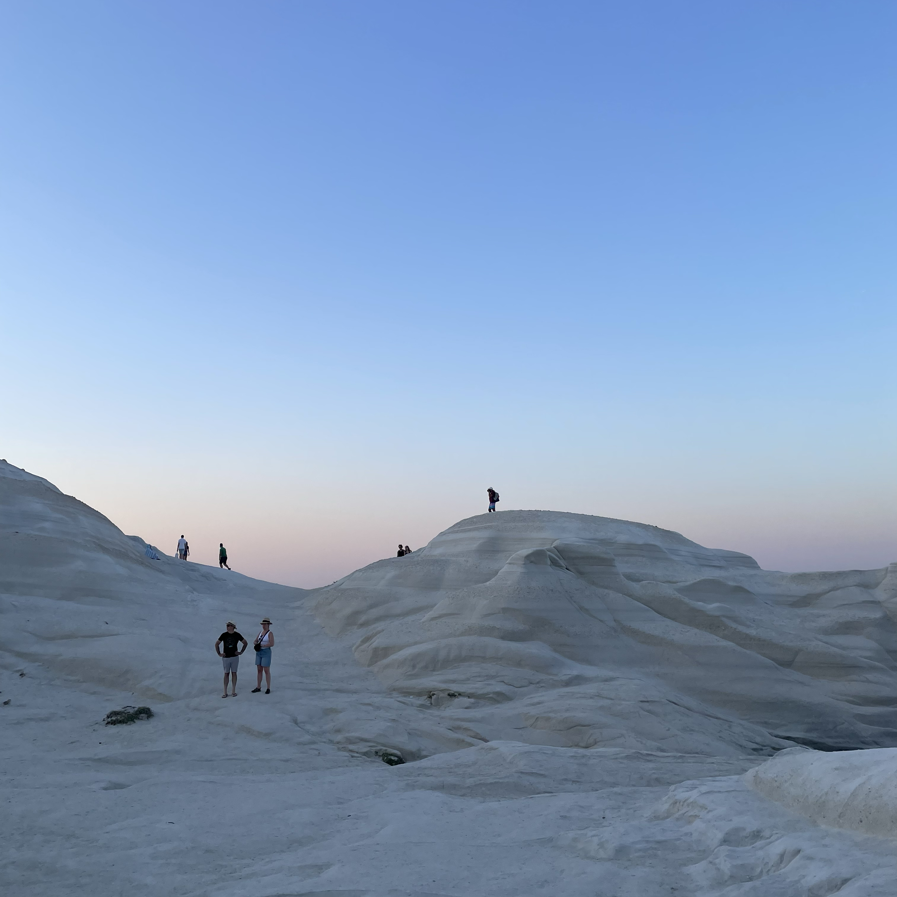 Σαρακήνικο στη Μήλο: Ένα photo story του φωτογράφου Πέτρου Νικόλτσου από τη φημισμένη παραλία και το νησί