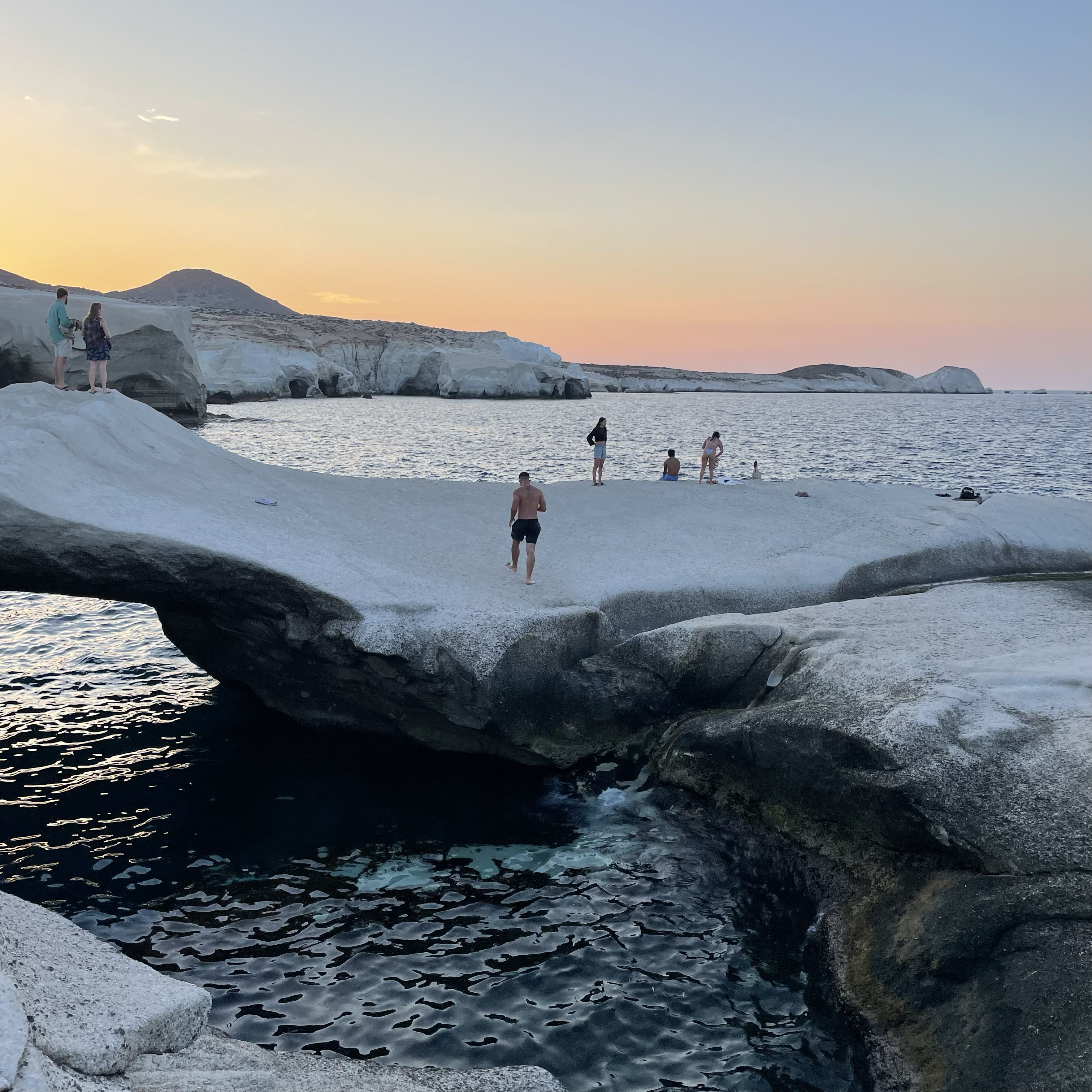 Σαρακήνικο στη Μήλο: Ένα photo story του φωτογράφου Πέτρου Νικόλτσου από τη φημισμένη παραλία και το νησί