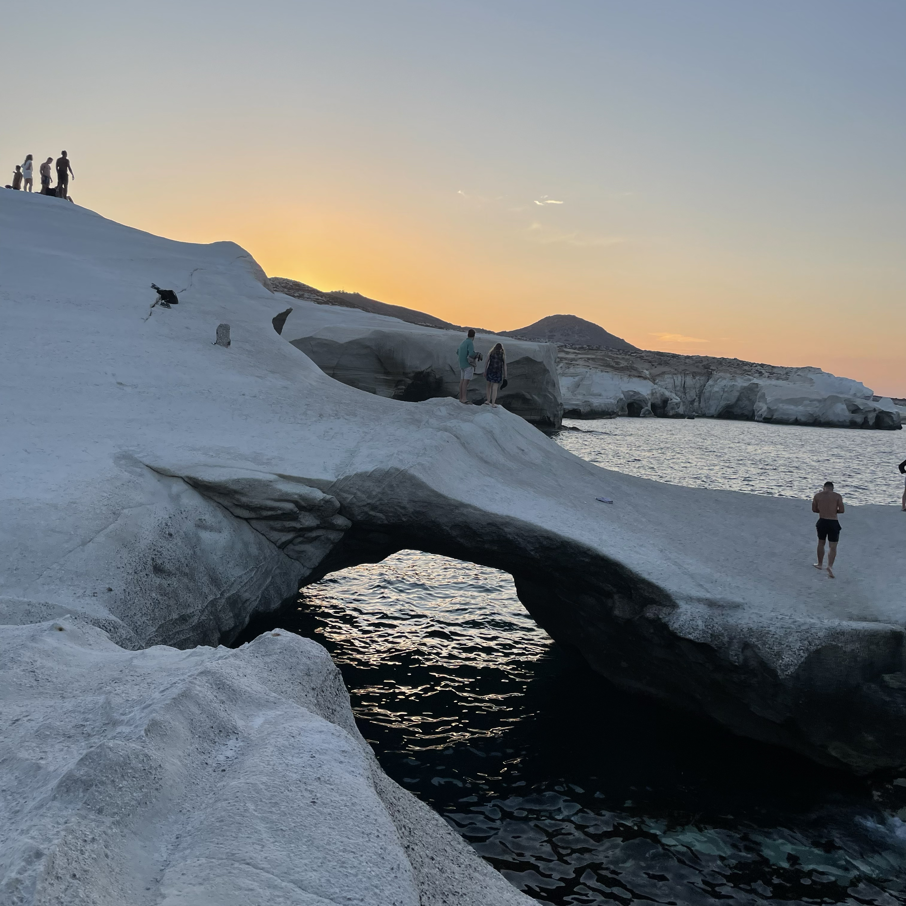 Σαρακήνικο στη Μήλο: Ένα photo story του φωτογράφου Πέτρου Νικόλτσου από τη φημισμένη παραλία και το νησί
