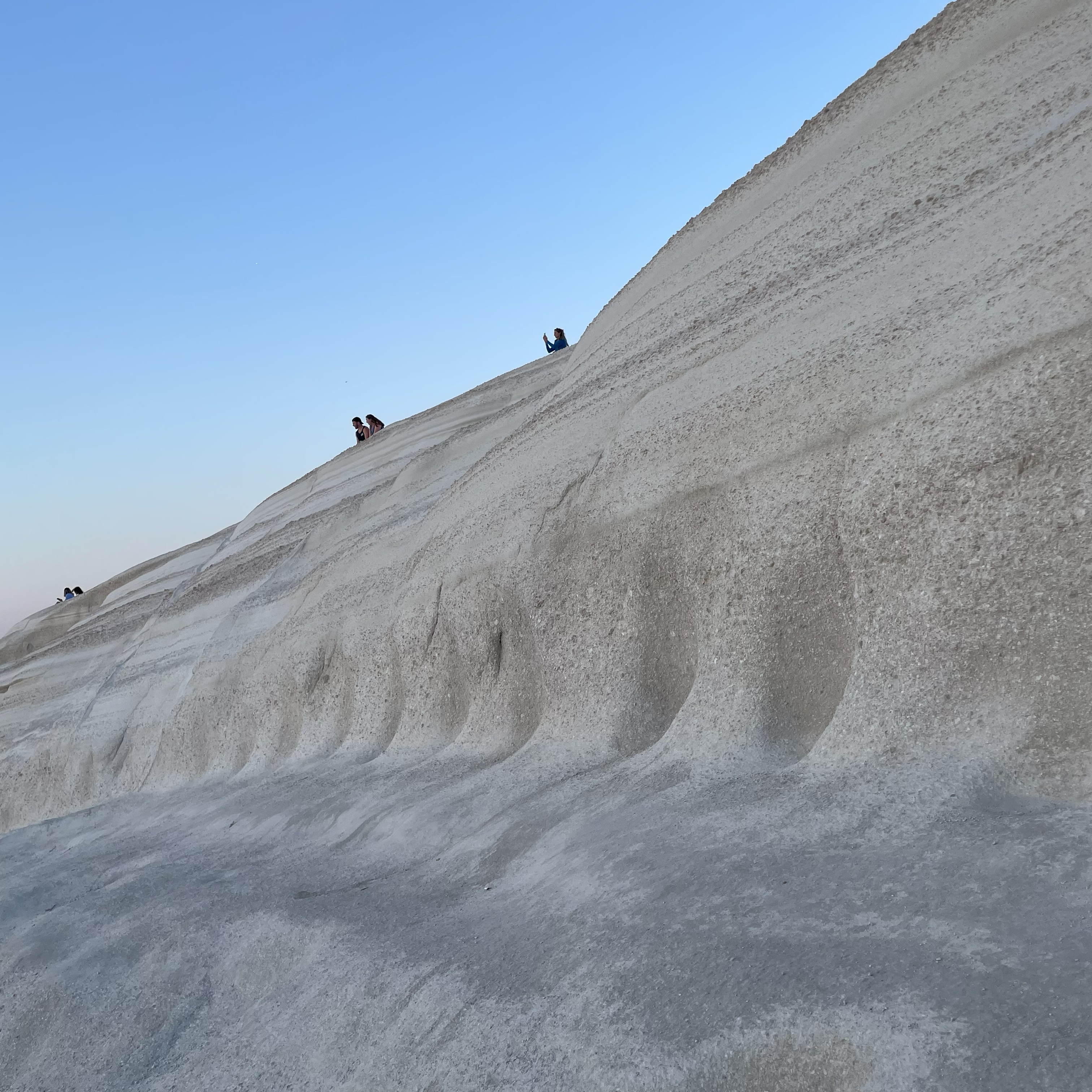 Σαρακήνικο στη Μήλο: Ένα photo story του φωτογράφου Πέτρου Νικόλτσου από τη φημισμένη παραλία και το νησί