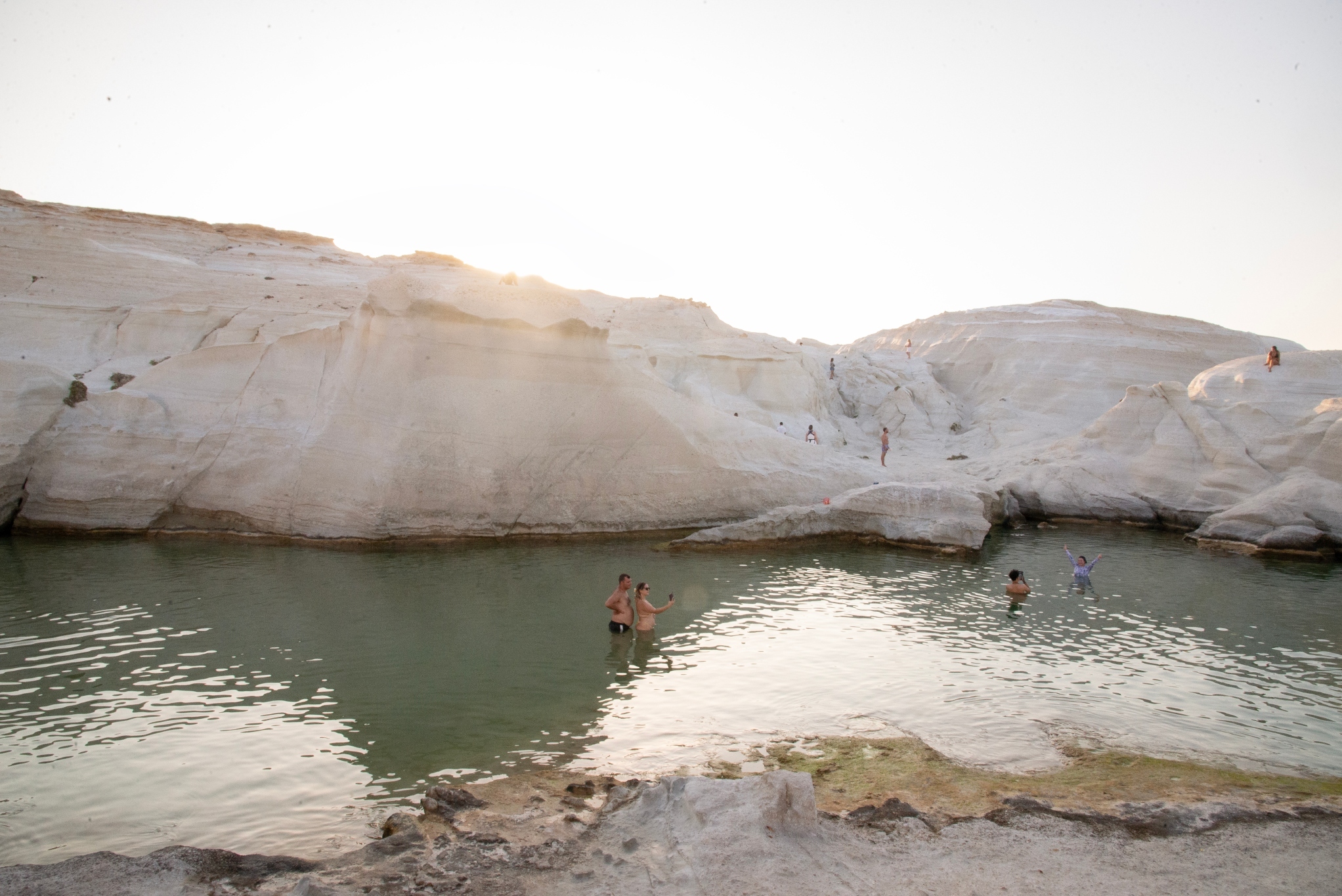 Σαρακήνικο στη Μήλο: Ένα photo story του φωτογράφου Πέτρου Νικόλτσου από τη φημισμένη παραλία και το νησί