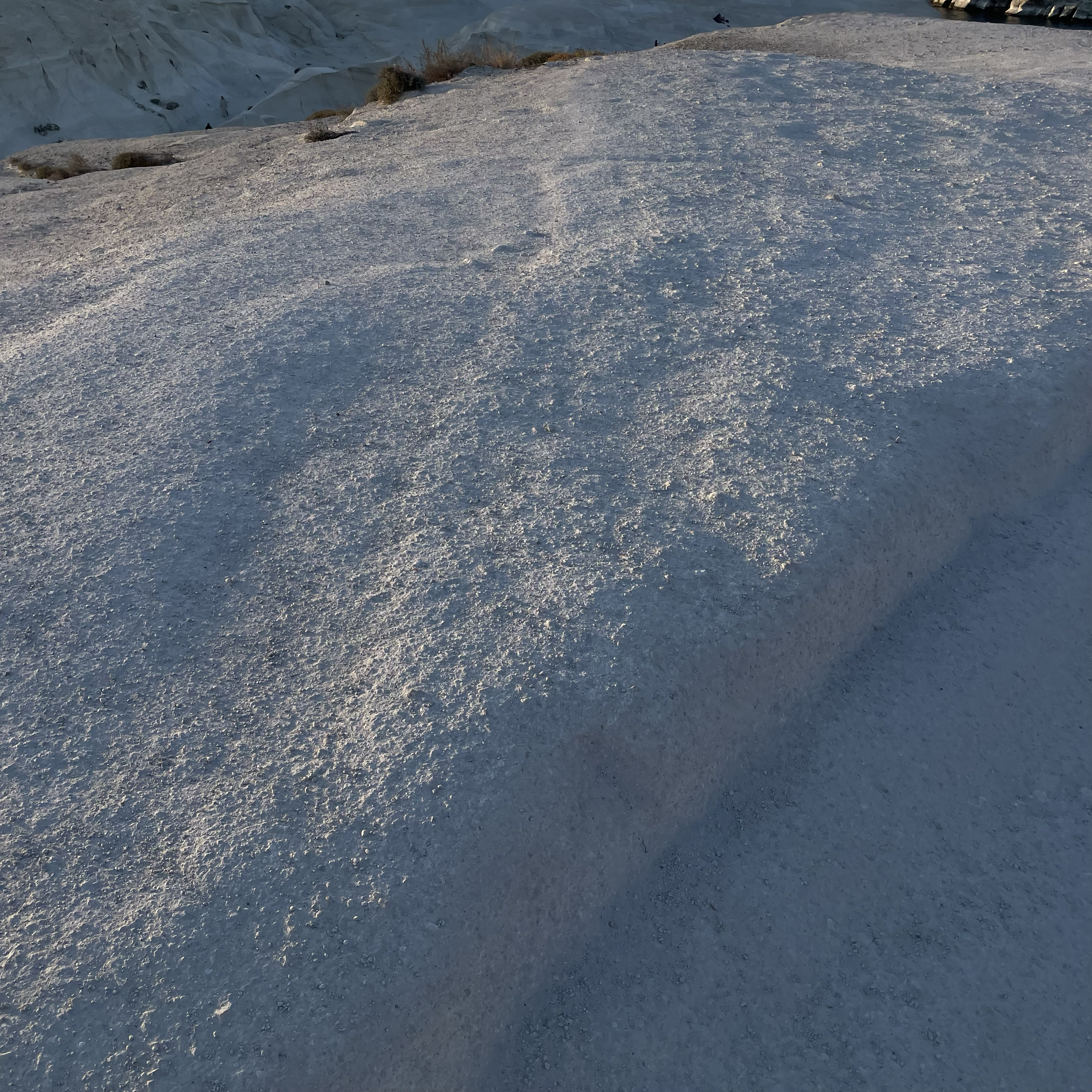 Σαρακήνικο στη Μήλο: Ένα photo story του φωτογράφου Πέτρου Νικόλτσου από τη φημισμένη παραλία και το νησί