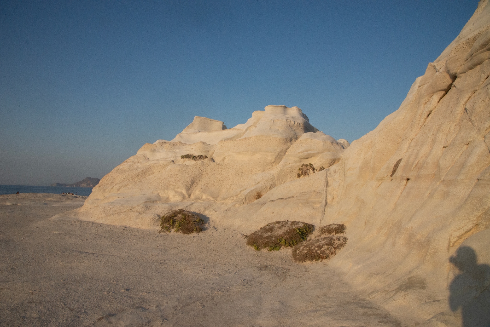 Σαρακήνικο στη Μήλο: Ένα photo story του φωτογράφου Πέτρου Νικόλτσου από τη φημισμένη παραλία και το νησί