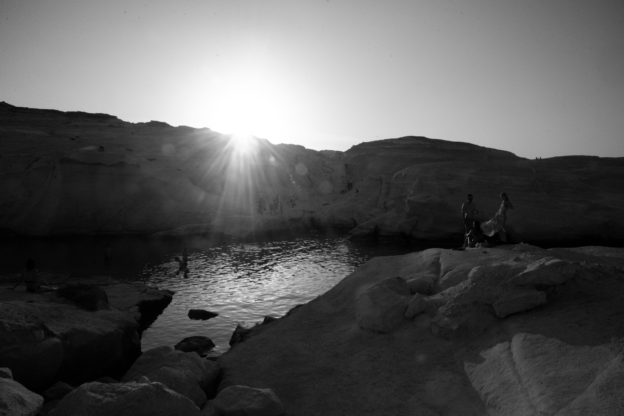 Σαρακήνικο στη Μήλο: Ένα photo story του φωτογράφου Πέτρου Νικόλτσου από τη φημισμένη παραλία και το νησί