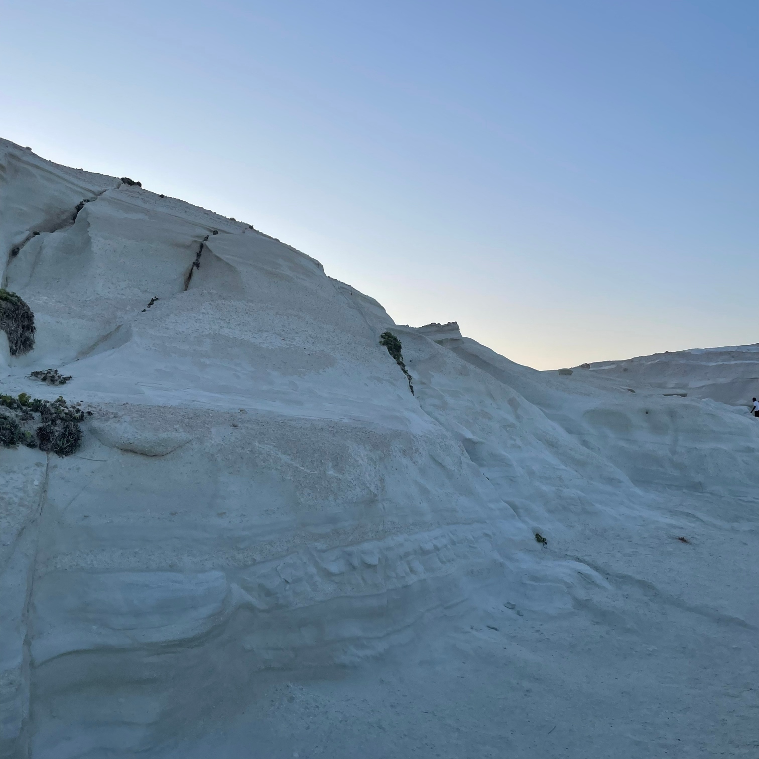 Σαρακήνικο στη Μήλο: Ένα photo story του φωτογράφου Πέτρου Νικόλτσου από τη φημισμένη παραλία και το νησί