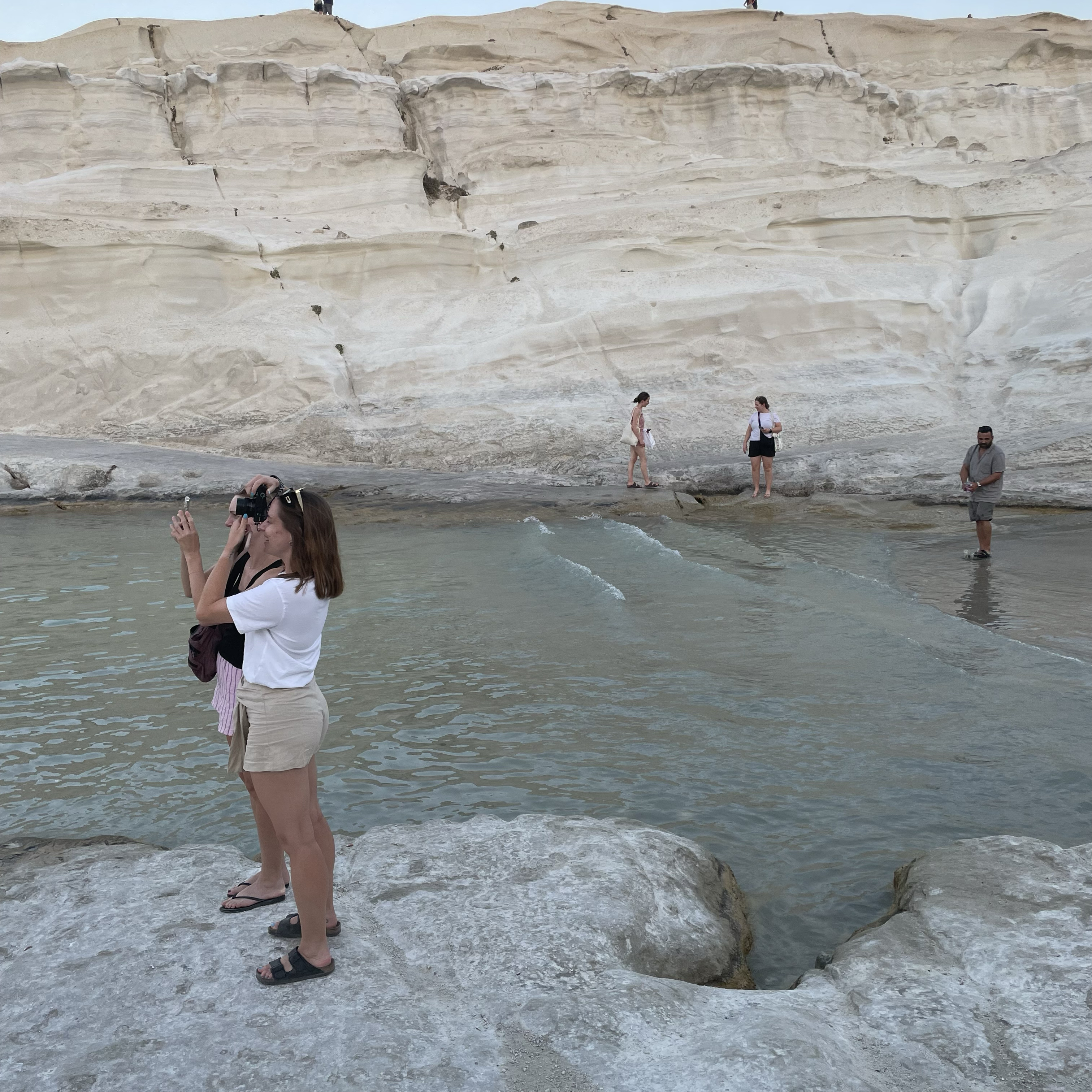 Σαρακήνικο στη Μήλο: Ένα photo story του φωτογράφου Πέτρου Νικόλτσου από τη φημισμένη παραλία και το νησί