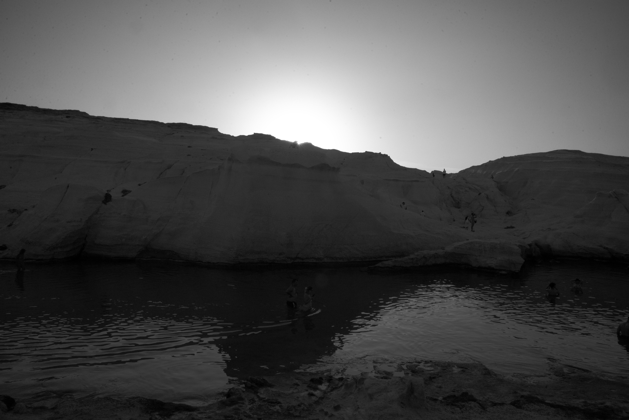 Σαρακήνικο στη Μήλο: Ένα photo story του φωτογράφου Πέτρου Νικόλτσου από τη φημισμένη παραλία και το νησί