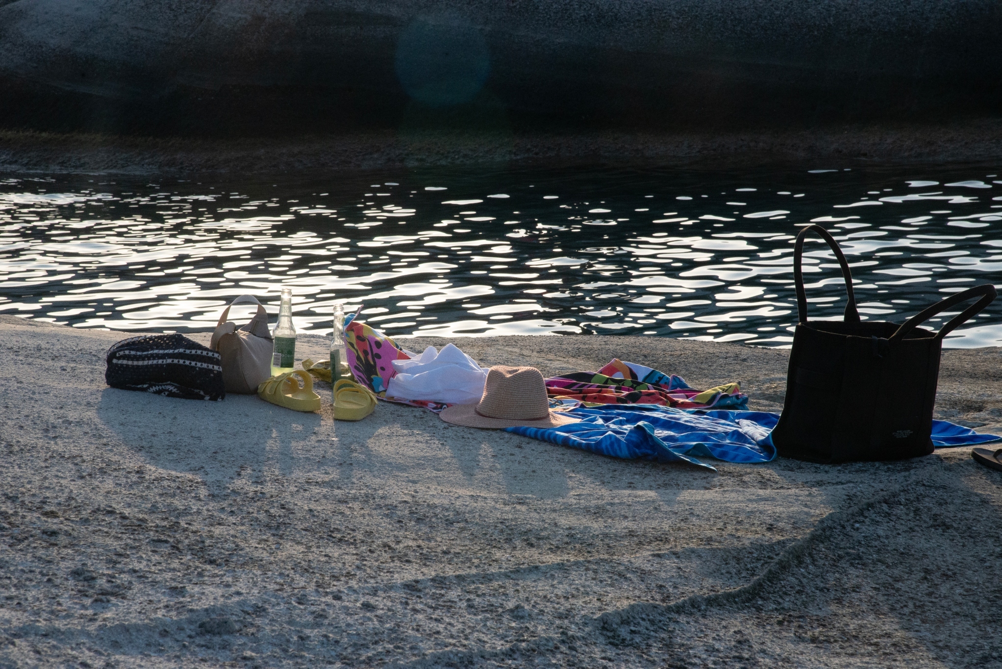 Σαρακήνικο στη Μήλο: Ένα photo story του φωτογράφου Πέτρου Νικόλτσου από τη φημισμένη παραλία και το νησί