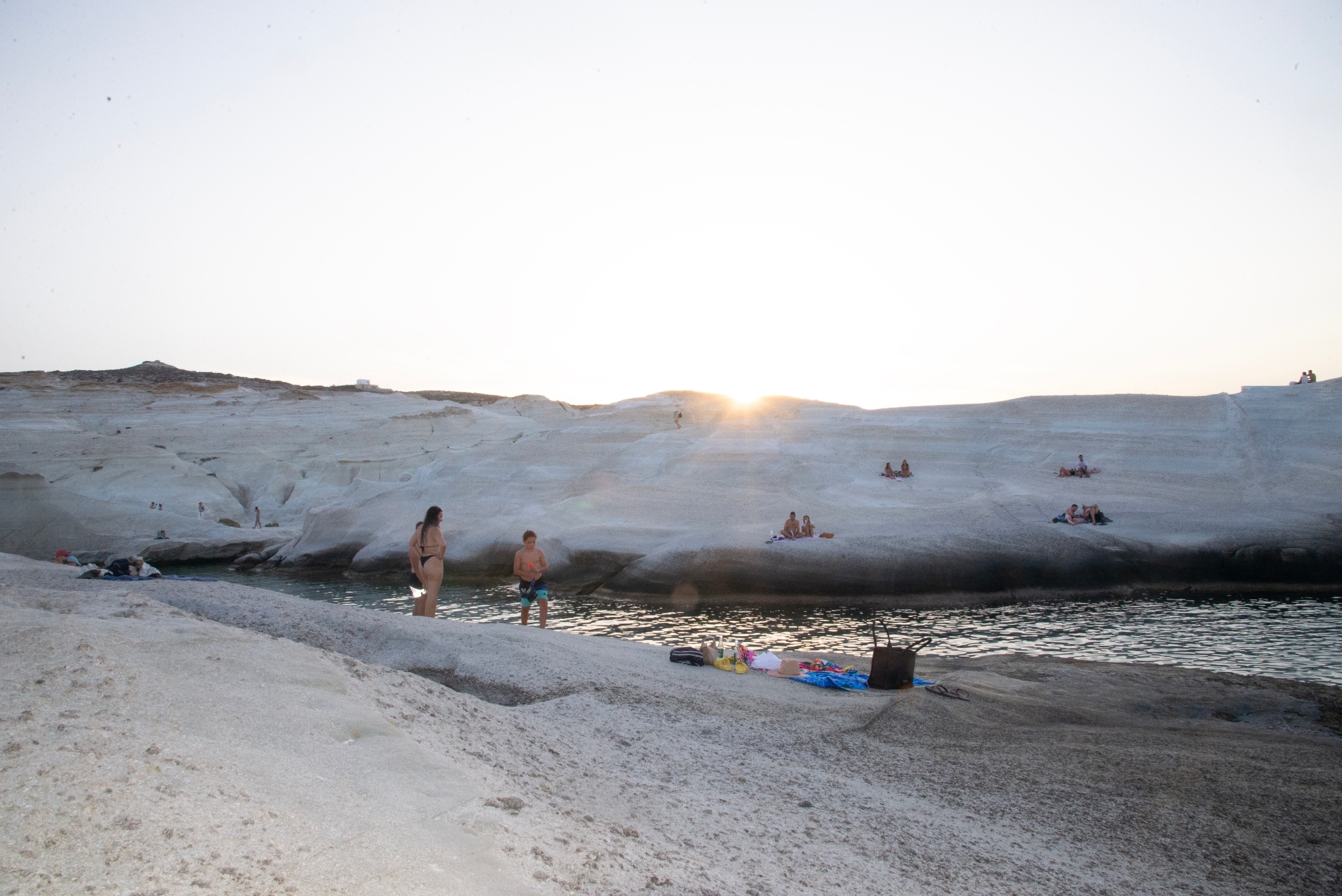 Σαρακήνικο στη Μήλο: Ένα photo story του φωτογράφου Πέτρου Νικόλτσου από τη φημισμένη παραλία και το νησί