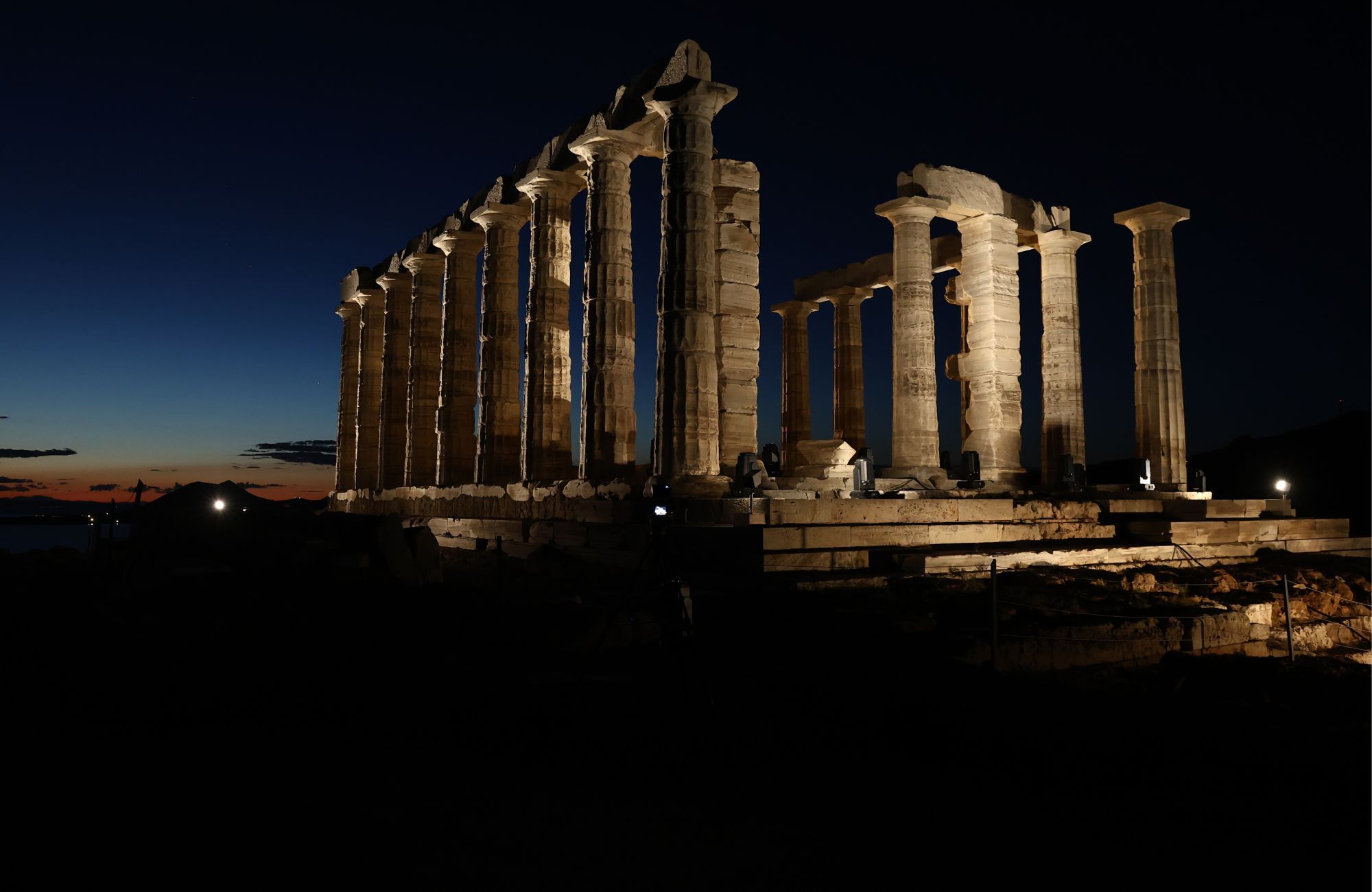 Την επιμέλεια του φωτισμού ανέλαβε η διεθνώς καταξιωμένη Ελευθερία Ντεκώ