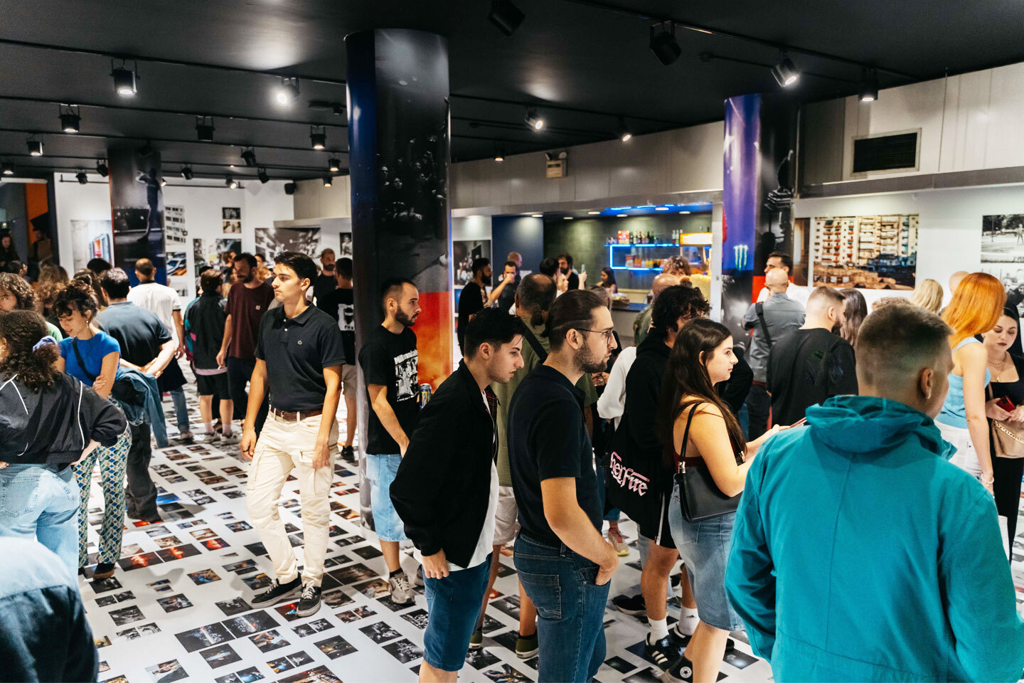 Δημήτρης Μουγκός, «Κάνα Δυο Φωτογραφίες»