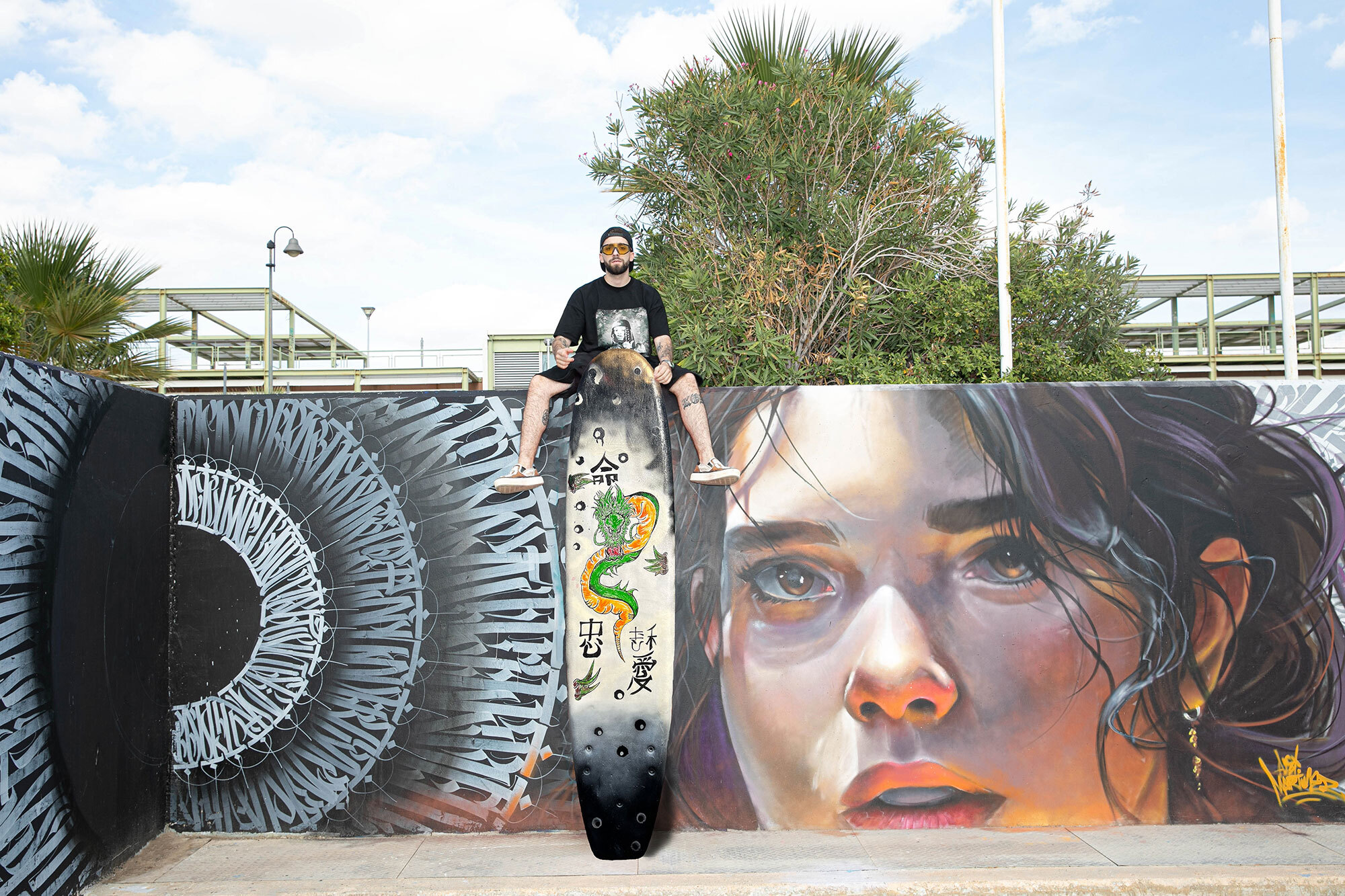 Surfing on the Art Waves / Lil Koni © M. Markezi