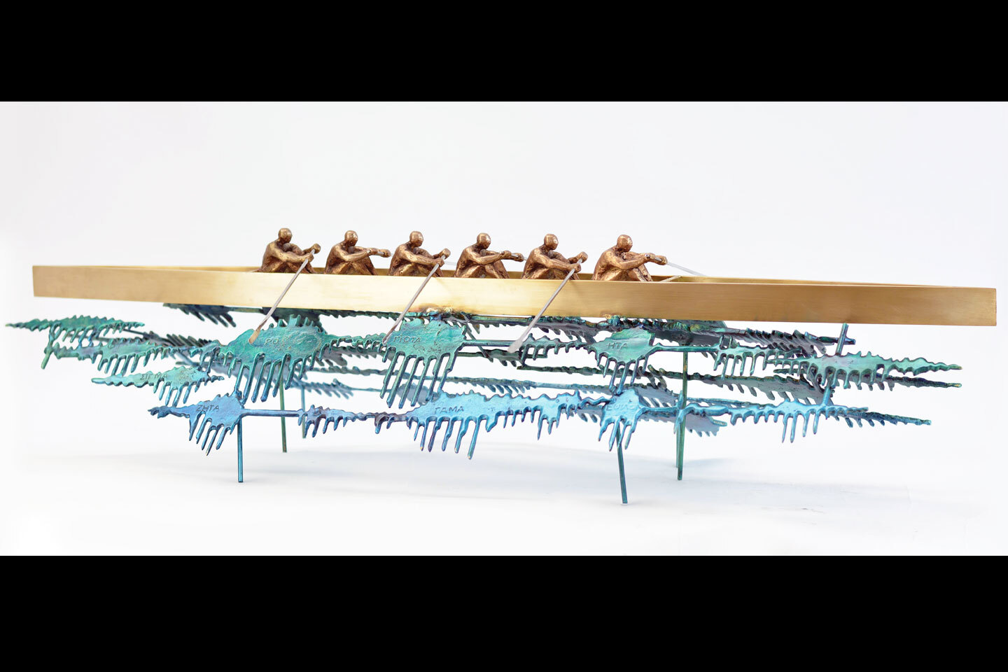 «Οι ταξιδευτές του Χρόνου» (2017), μπρούτζος, ανοξείδωτος χάλυβας, χρώμα, 100 x 37 x 25 εκ.