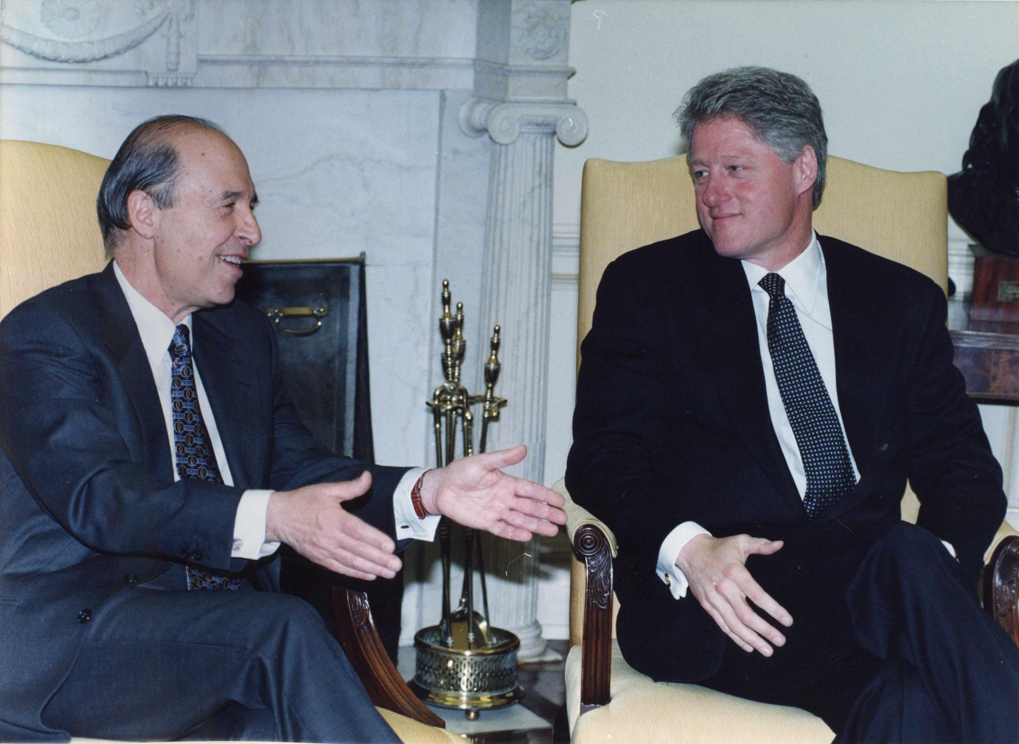 Κώστας Σημίτης 1936 – 2025: Η διαδρομή, η δράση και η ζωή του σε σπάνιες εικόνες