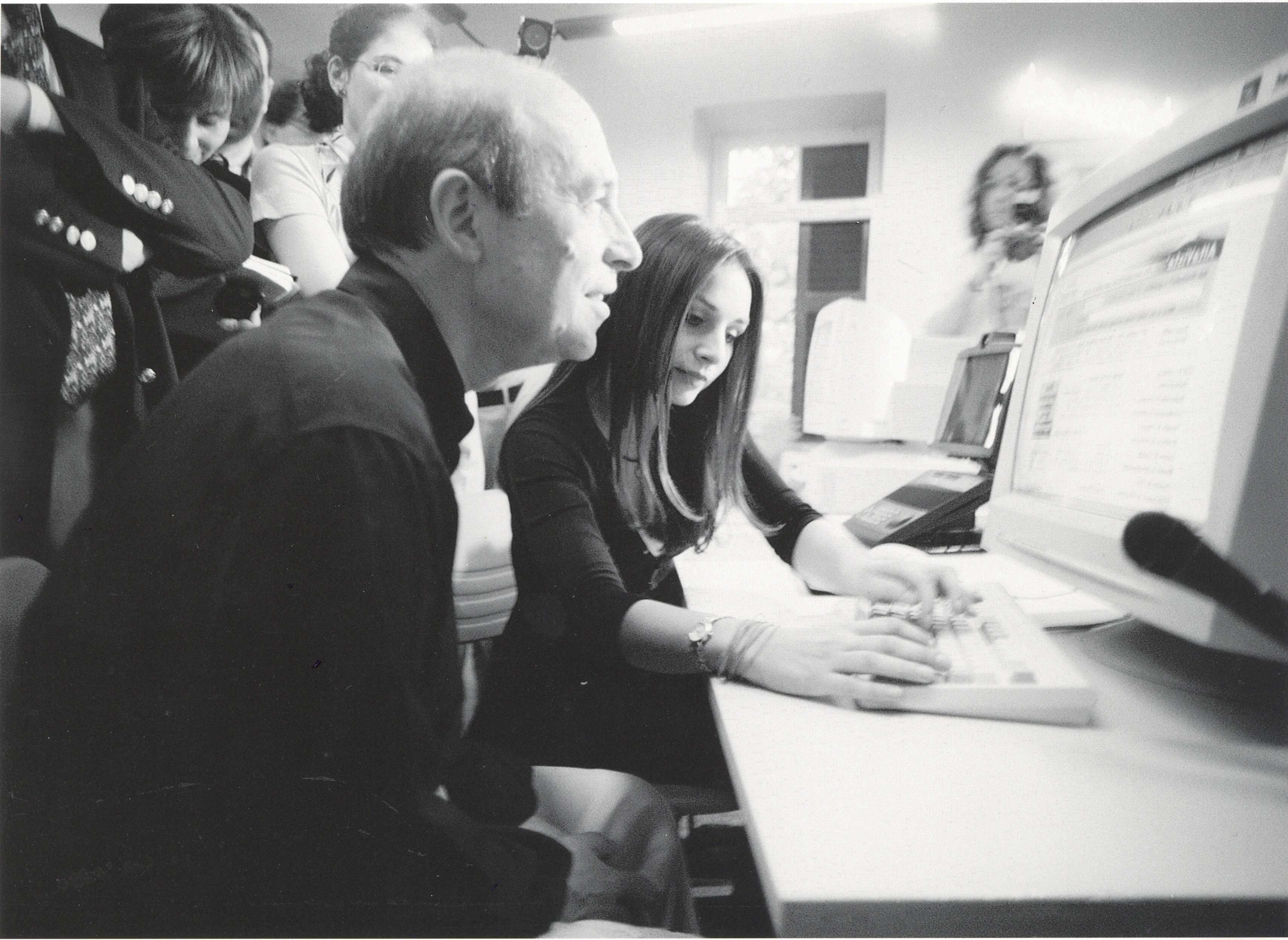 Κώστας Σημίτης 1936 – 2025: Η διαδρομή, η δράση και η ζωή του σε σπάνιες εικόνες