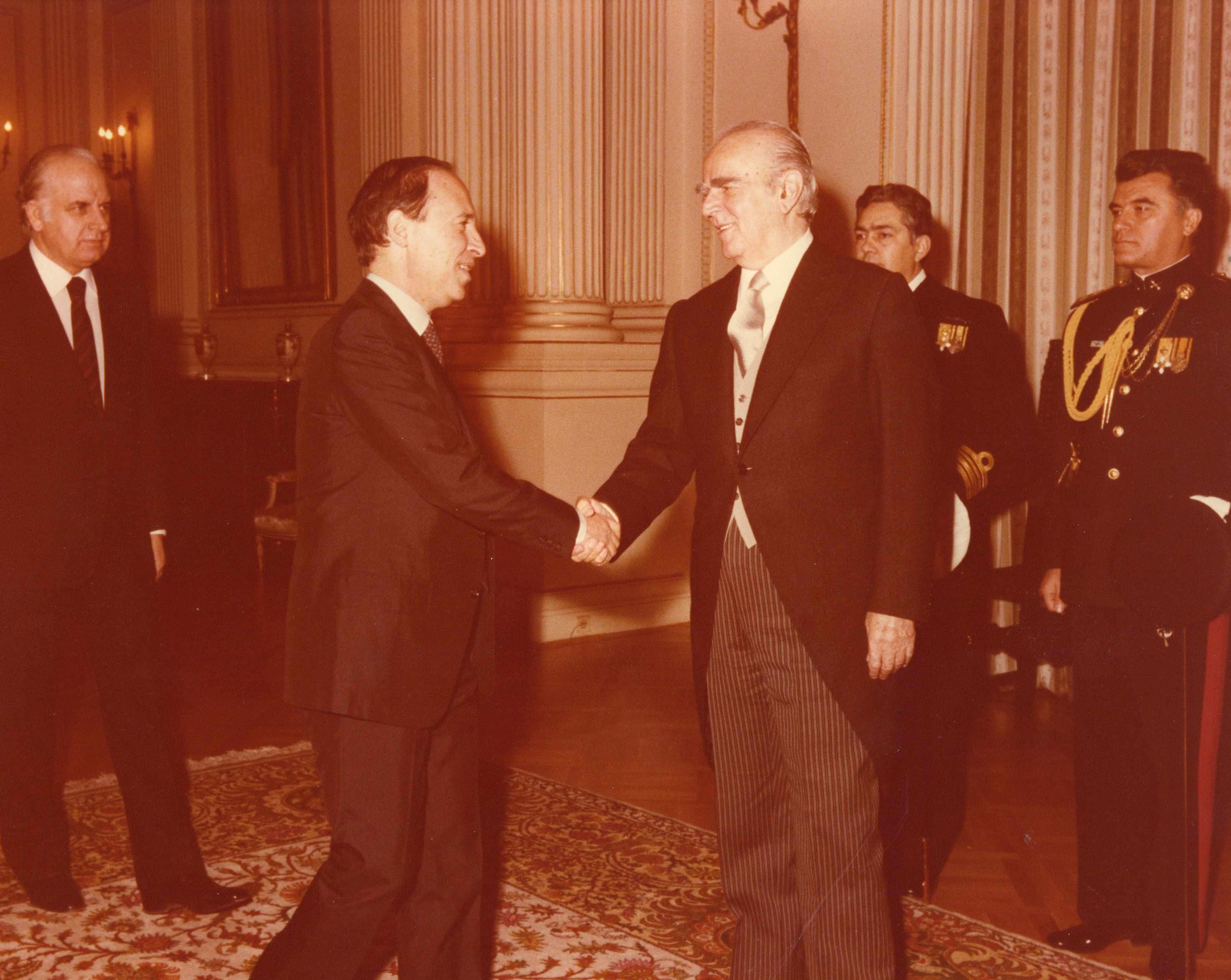 Κώστας Σημίτης 1936 – 2025: Η διαδρομή, η δράση και η ζωή του σε σπάνιες εικόνες