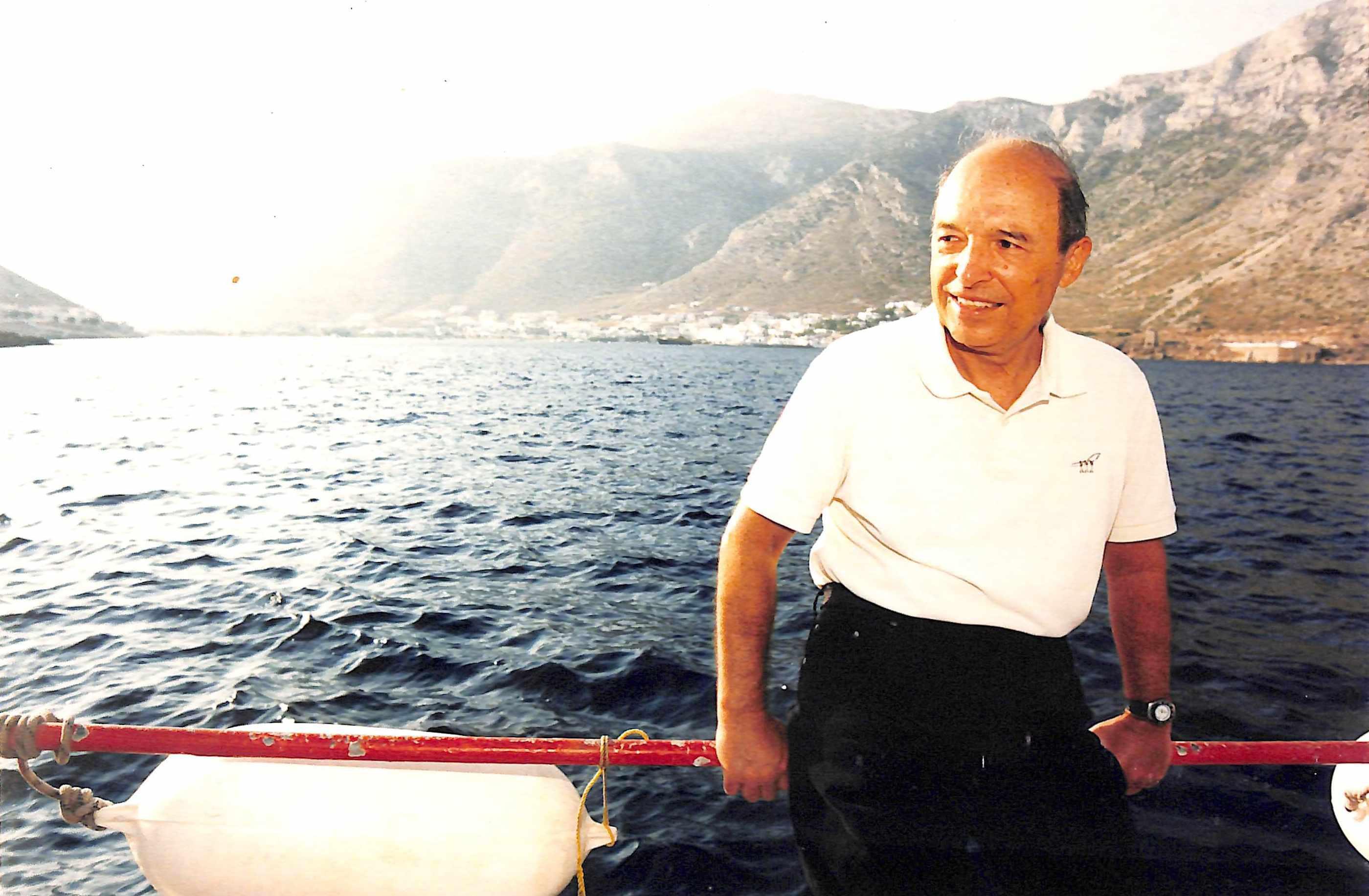 Κώστας Σημίτης 1936 – 2025: Η διαδρομή, η δράση και η ζωή του σε σπάνιες εικόνες