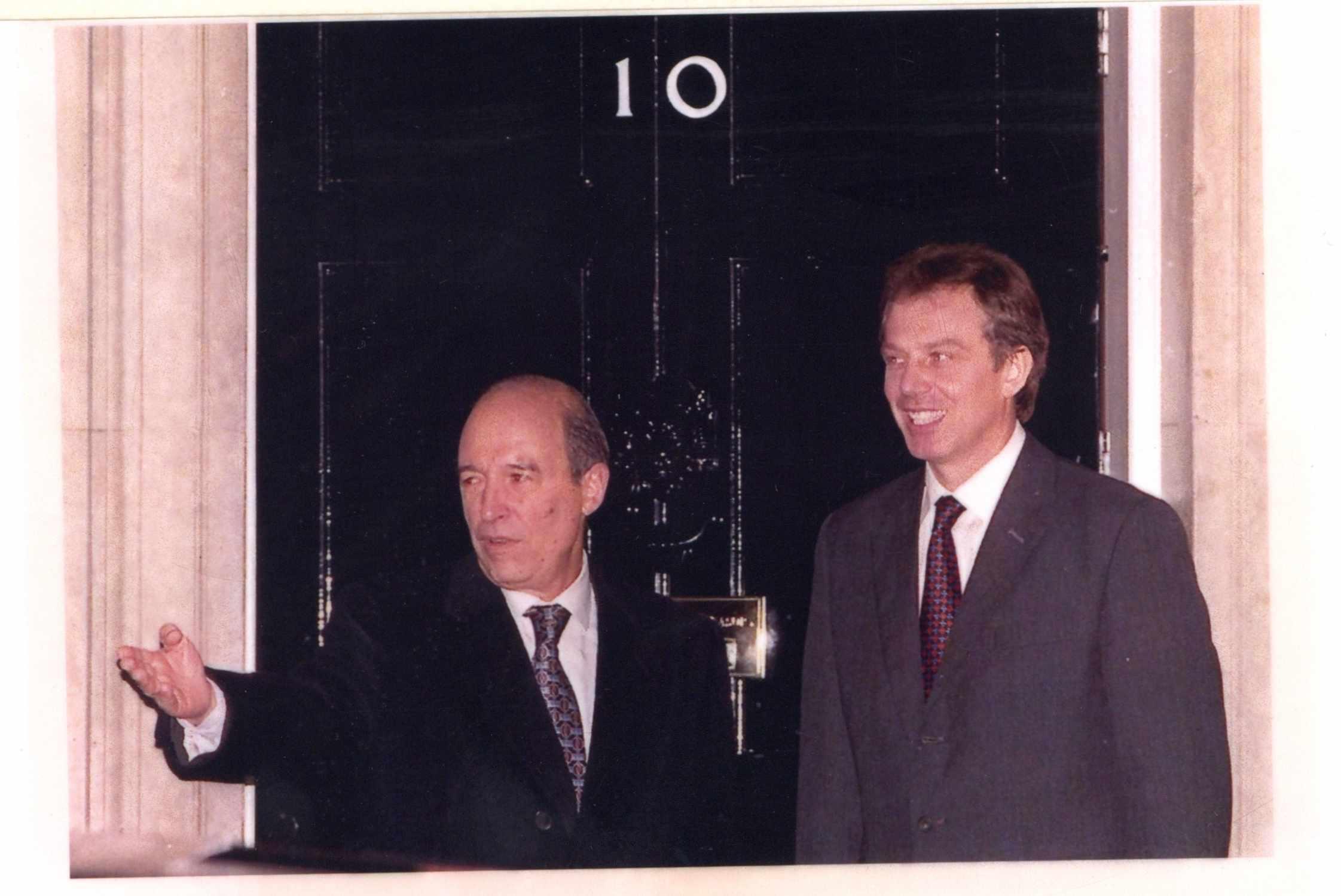 Κώστας Σημίτης 1936 – 2025: Η διαδρομή, η δράση και η ζωή του σε σπάνιες εικόνες