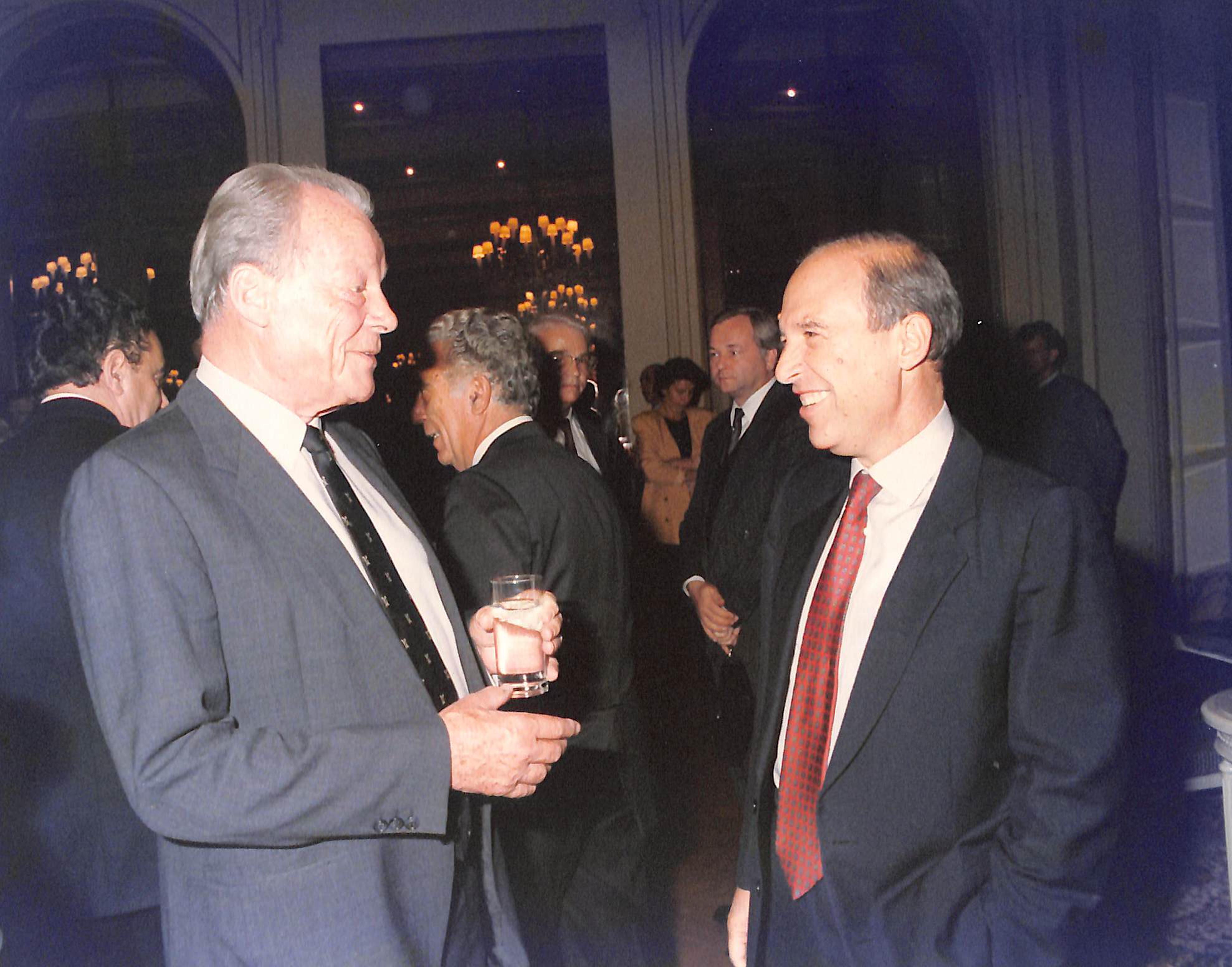 Κώστας Σημίτης 1936 – 2025: Η διαδρομή, η δράση και η ζωή του σε σπάνιες εικόνες