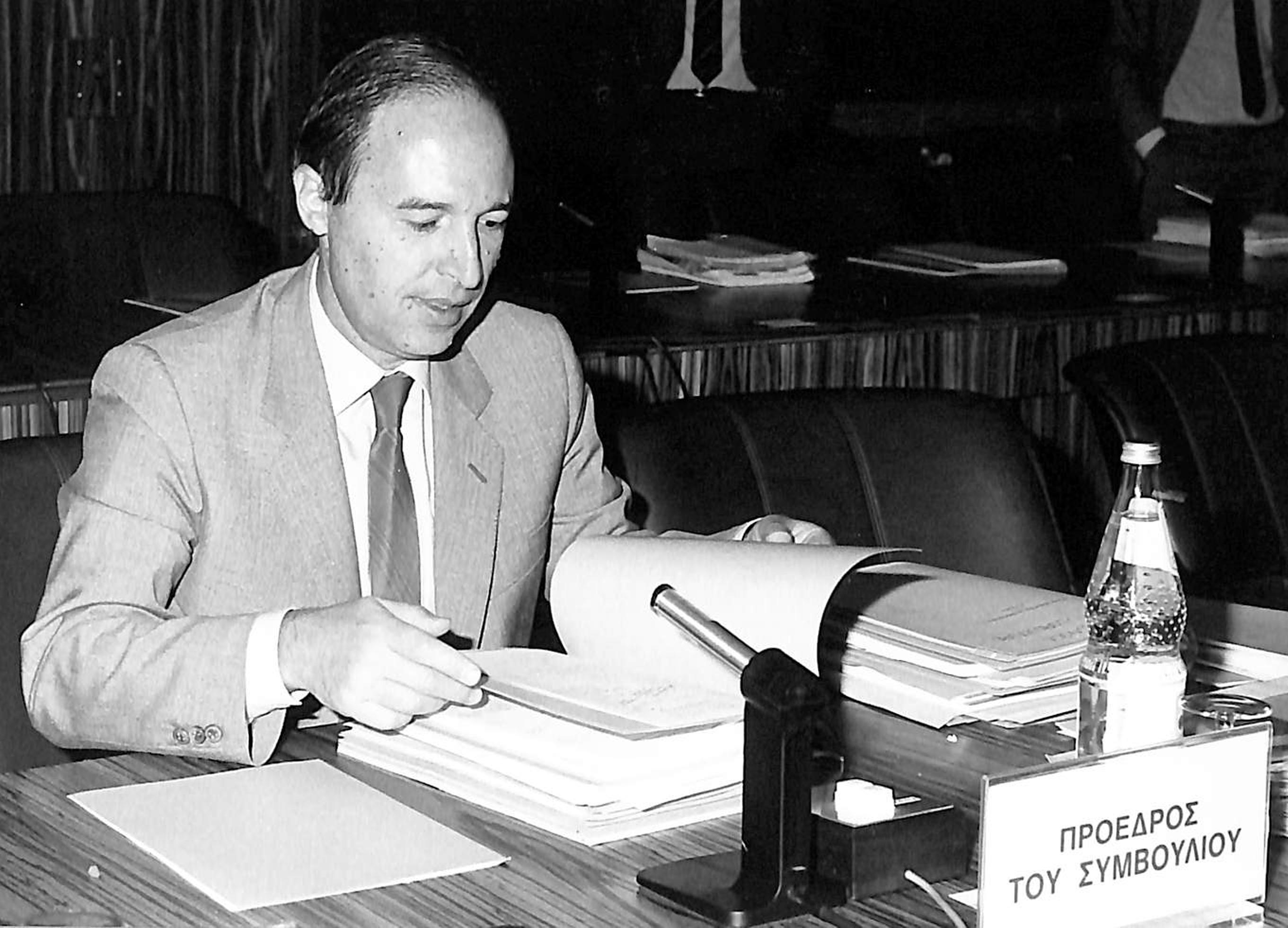 Κώστας Σημίτης 1936 – 2025: Η διαδρομή, η δράση και η ζωή του σε σπάνιες εικόνες