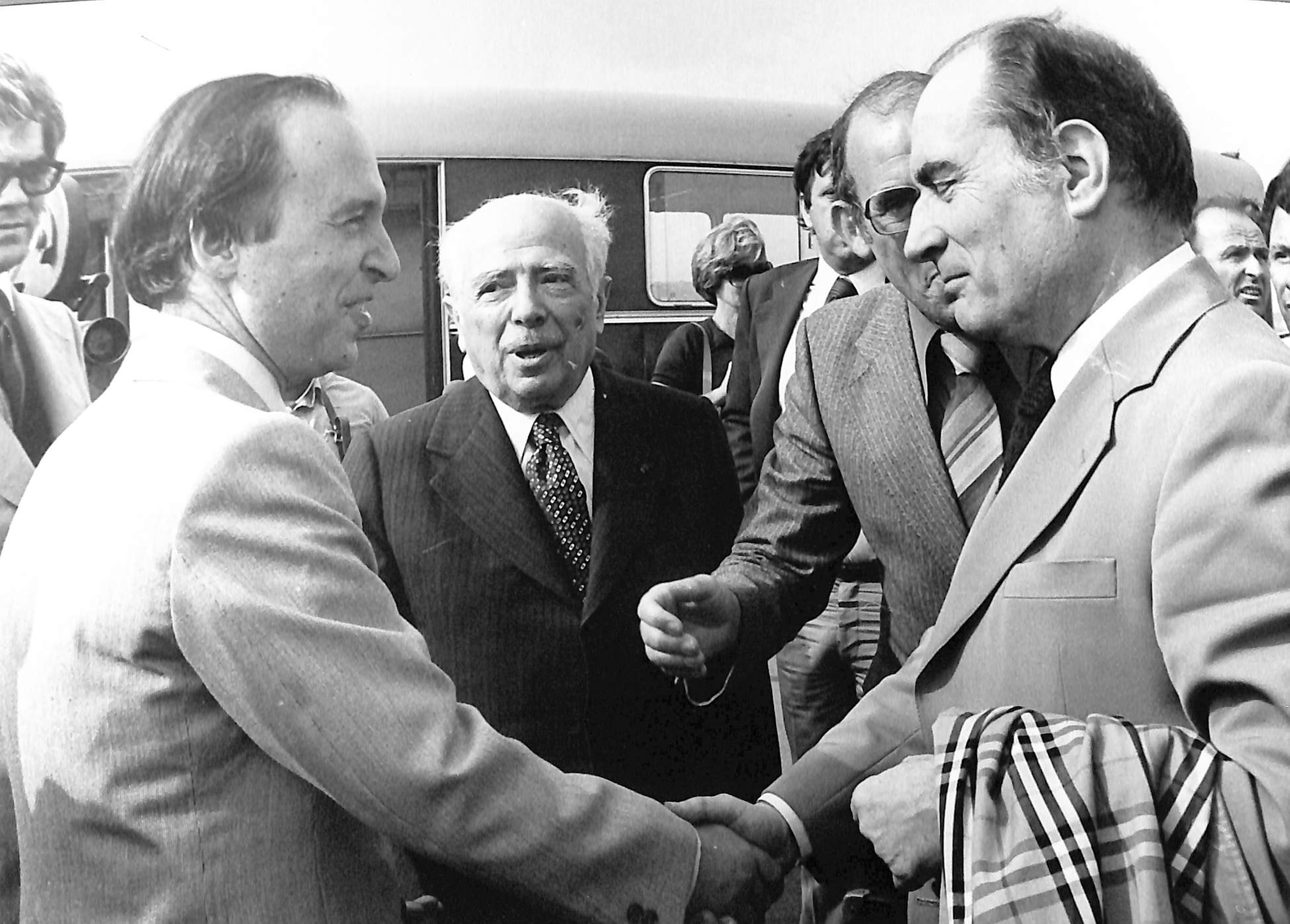 Κώστας Σημίτης: 70 φωτογραφίες από την πολιτική διαδρομή, τη δράση και τη ζωή του τέως πρωθυπουργού και προέδρου του ΠΑΣΟΚ, που πέθανε σε ηλικία 88 ετών.